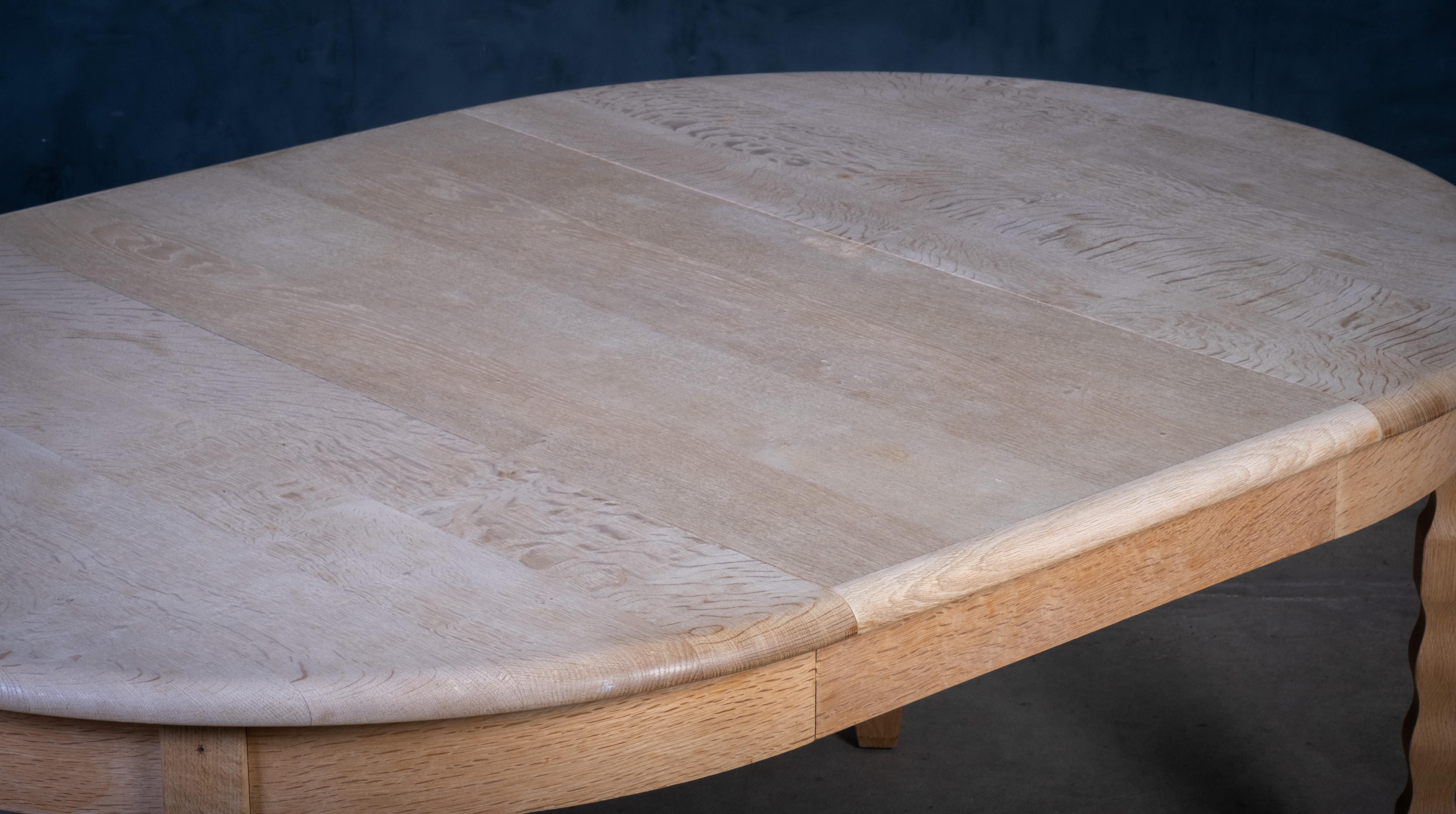 Brutalist Solid Oak Dining Table by Henning Kjærnulf, 1970s en vente 2