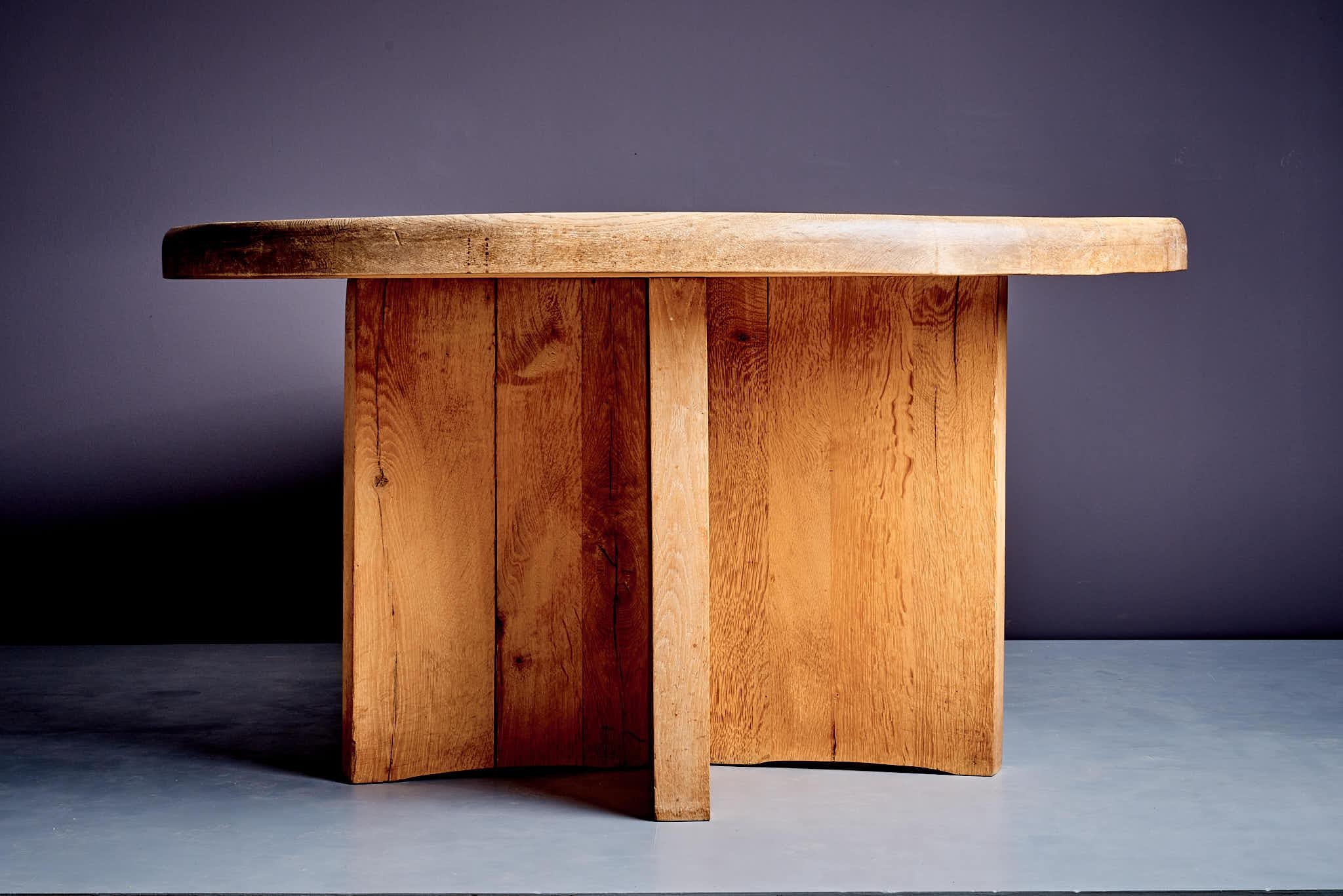 Brutalist Solid Oak Dining Table In Good Condition For Sale In Berlin, DE