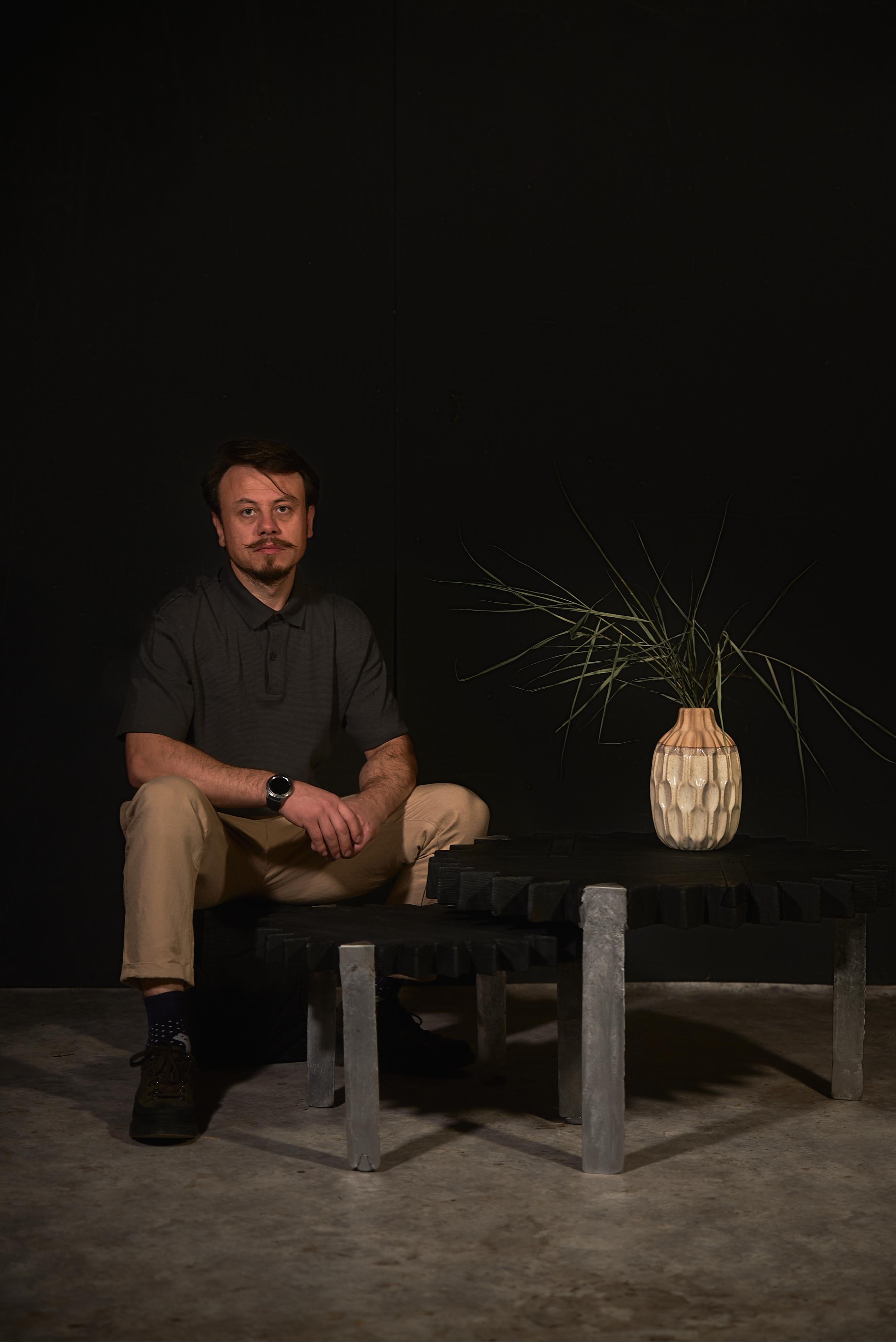 Authentique commode de style brutaliste sculptée en chêne massif de Sergio Vulpe en vente 12