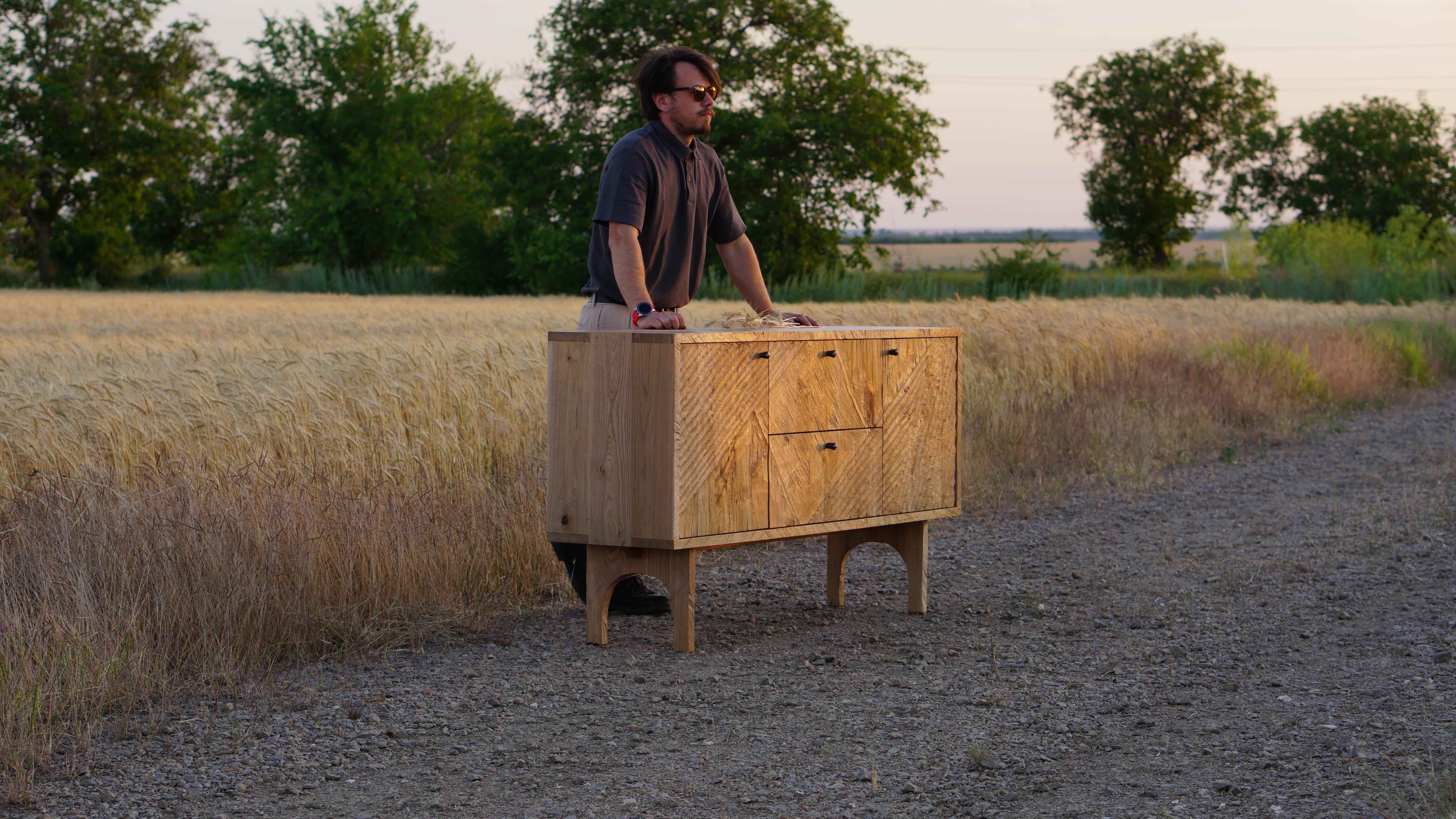 Authentique commode de style brutaliste sculptée en chêne massif de Sergio Vulpe en vente 2