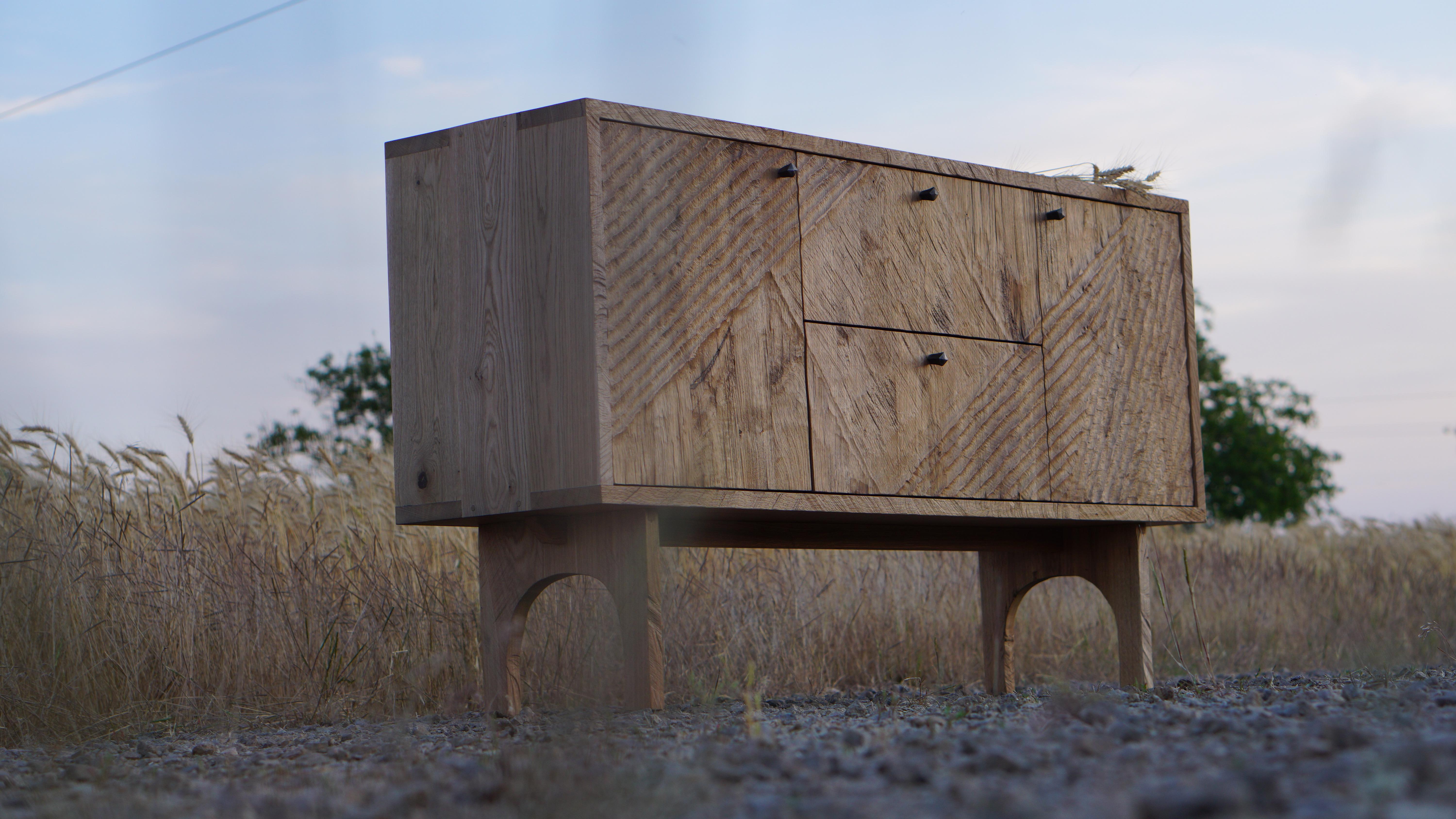 XXIe siècle et contemporain Authentique commode de style brutaliste sculptée en chêne massif de Sergio Vulpe en vente