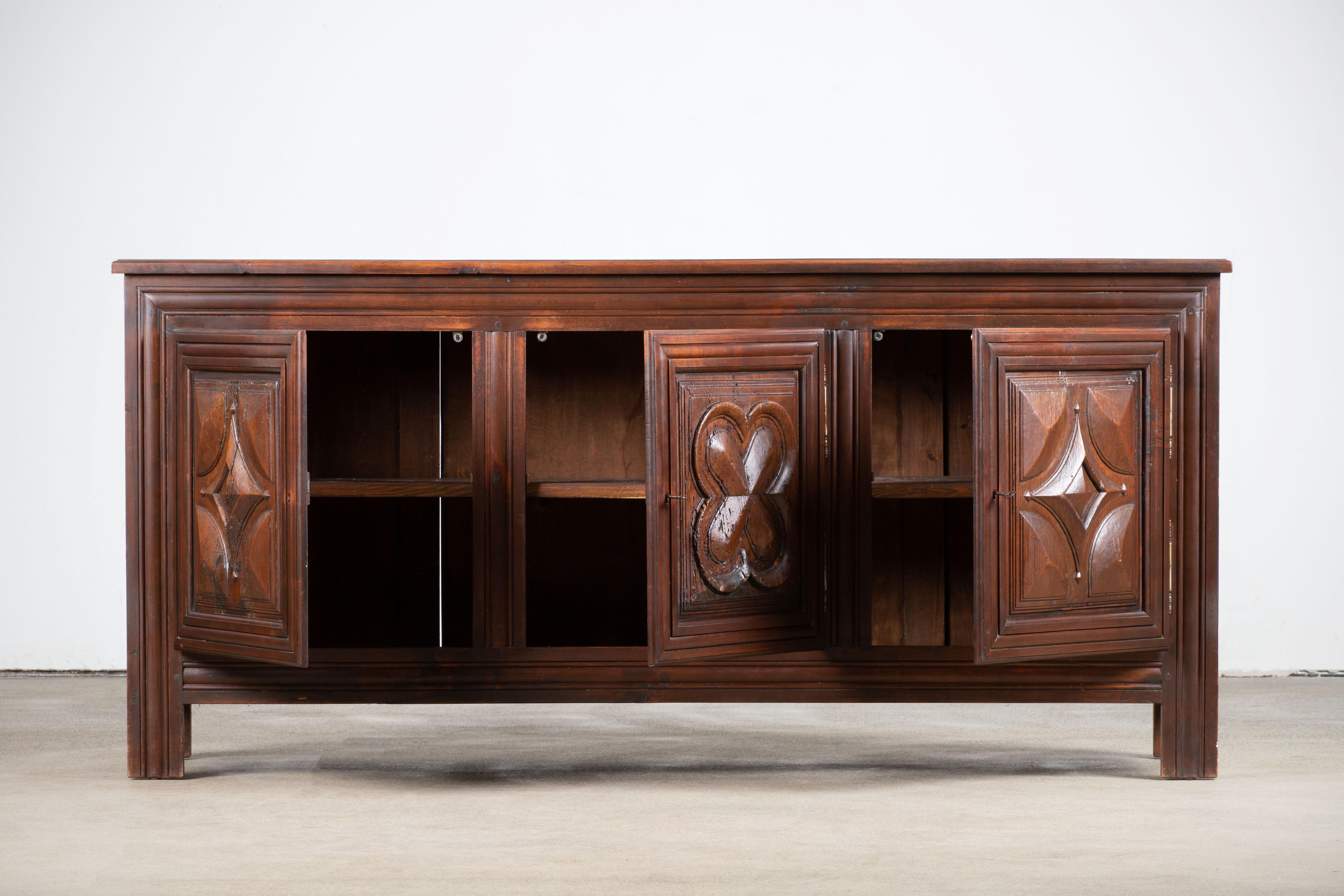 Sideboard, Mahogani, France, 1900.

The sideboard is in excellent original condition, it features a nice patina, with minor wear consistent with age and use.
 