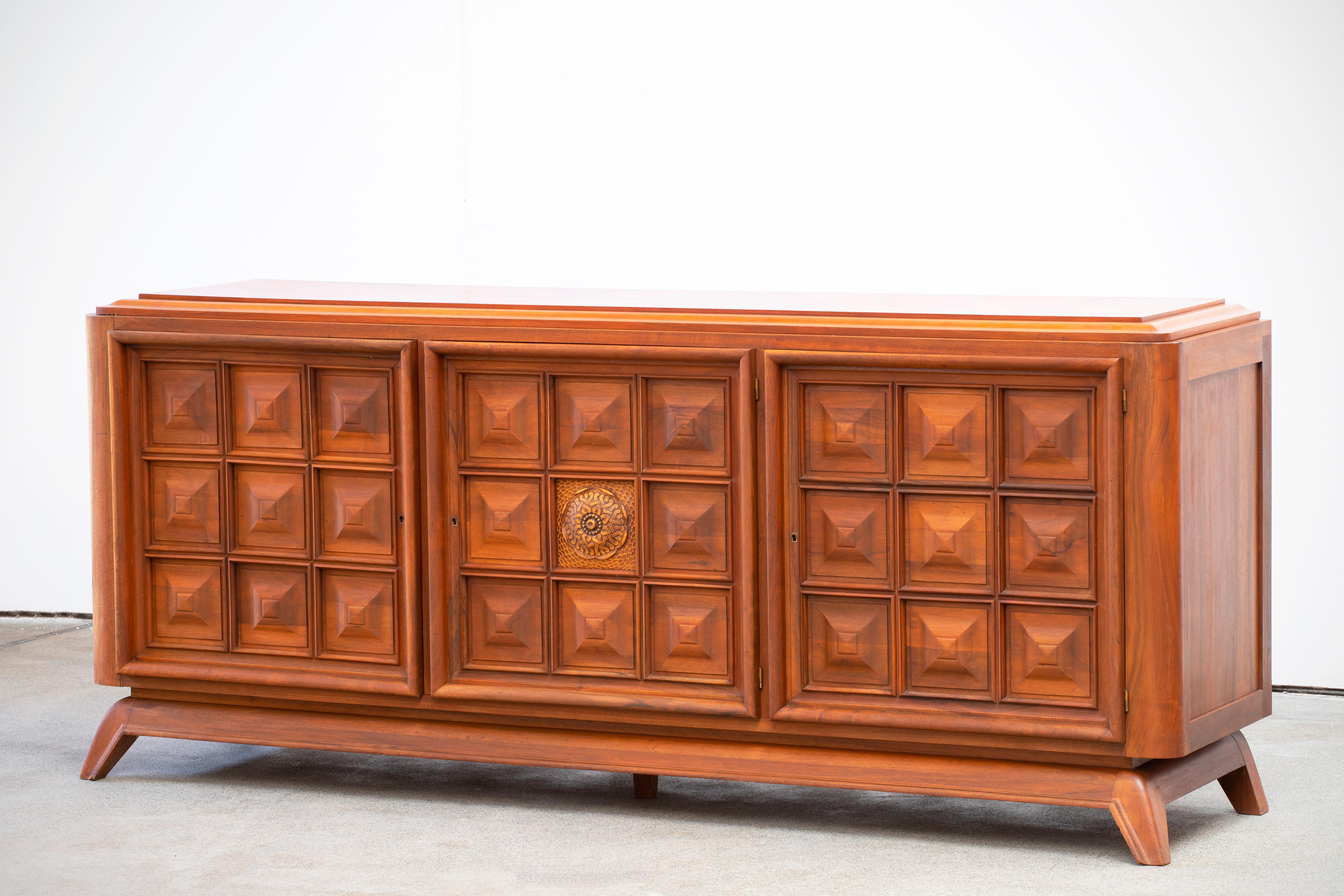 Brutalist Solid Oak Sideboard, France, 1940s In Good Condition For Sale In Wiesbaden, DE