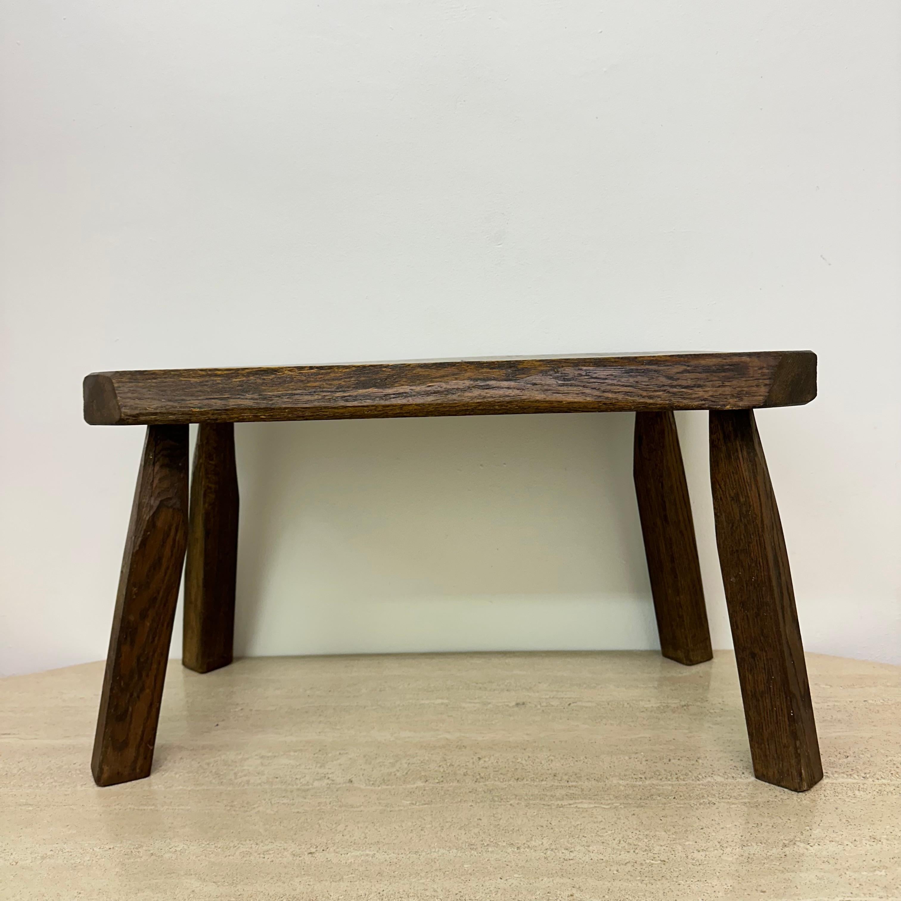 Brutalist solid oak wooden side table , 1970s In Good Condition For Sale In Delft, NL