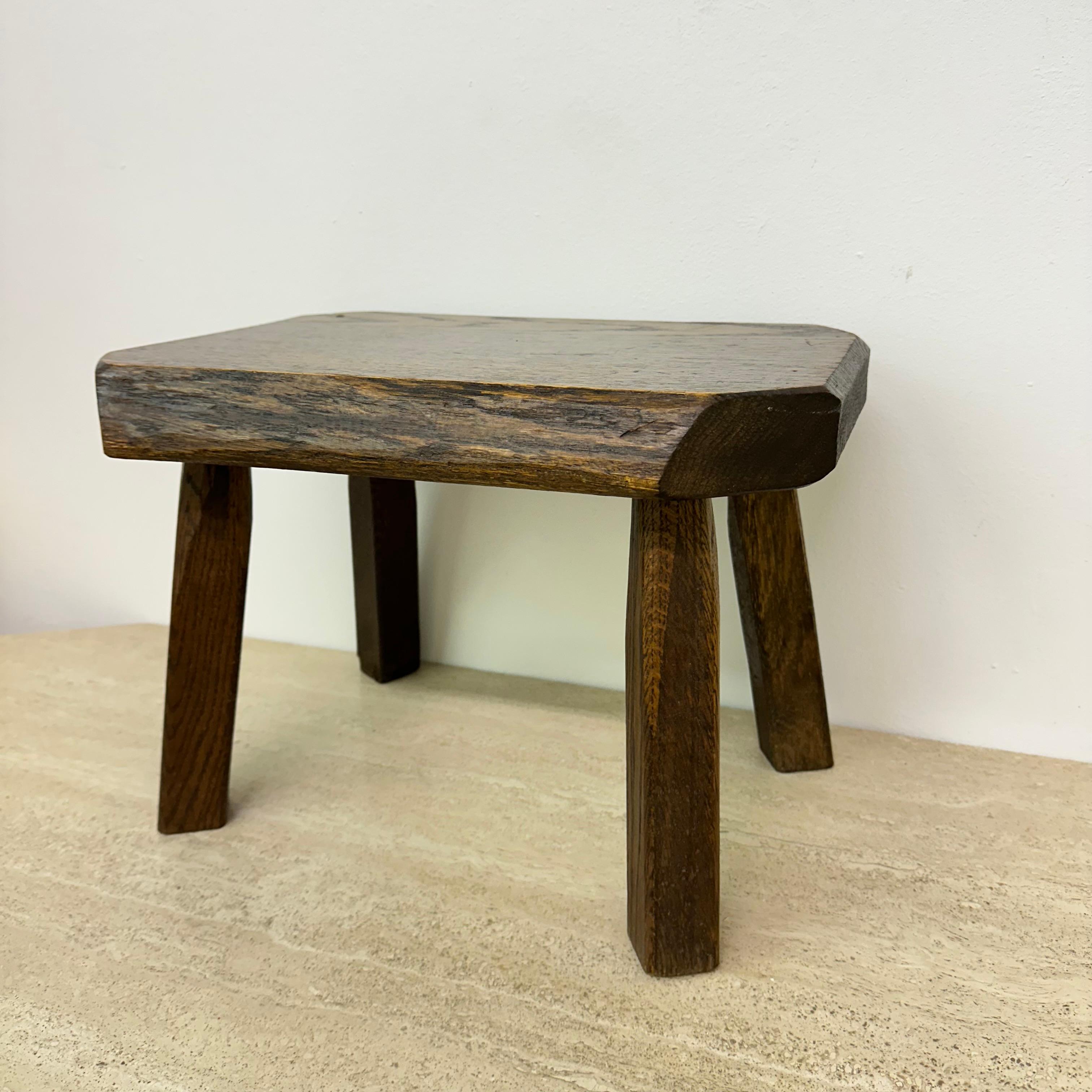 Brutalist solid oak wooden side table , 1970s In Good Condition For Sale In Delft, NL