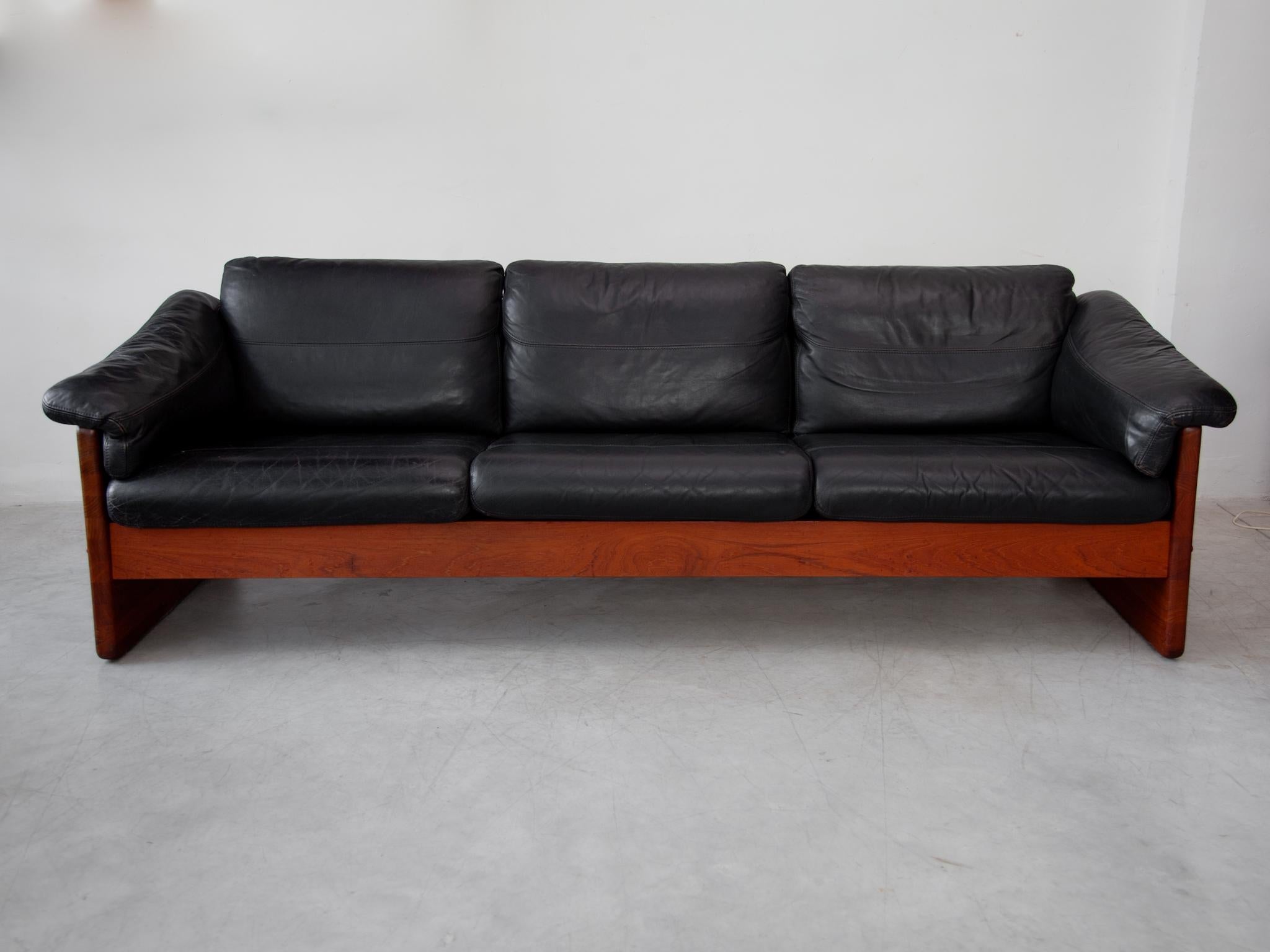 A. Mikael Laursen & Søn, sofa, brutalist solid teak 1960s lounge sofa designed in Denmark. A beautiful frame and low profile adds to the elegance of this sofa.Condition: The frame is in very good condition, leather cushions are in very good