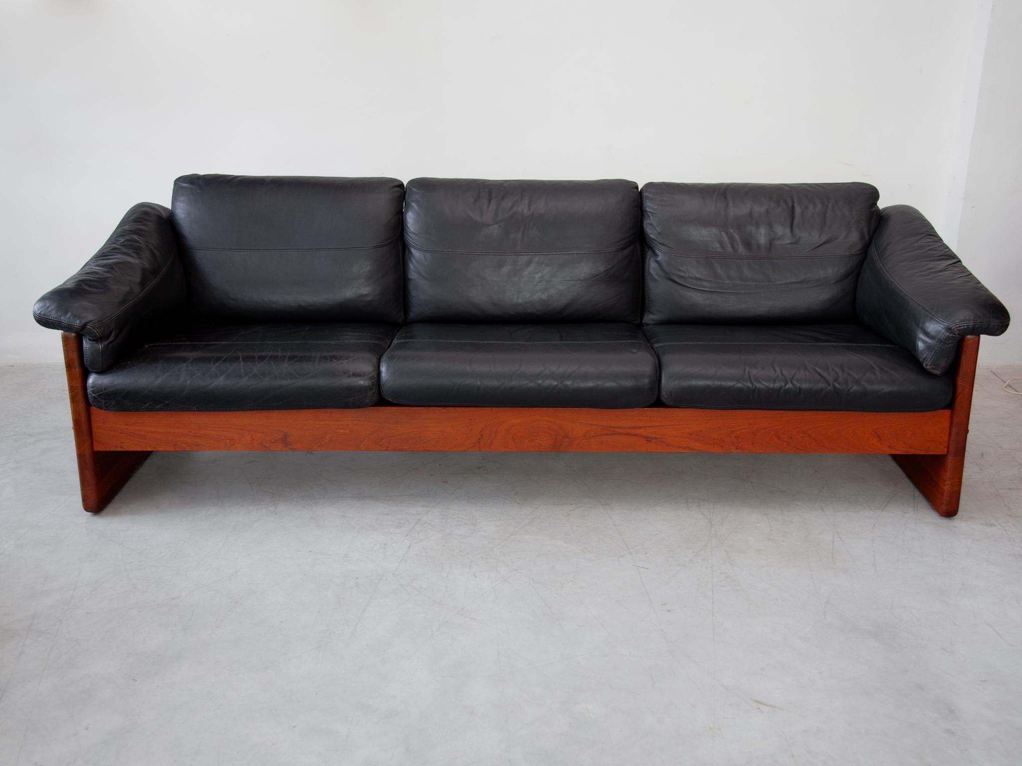 Scandinavian Modern Brutalist Solid Pine and Leather Three Seats Sofa, Denmark, A. Mikael Laursen