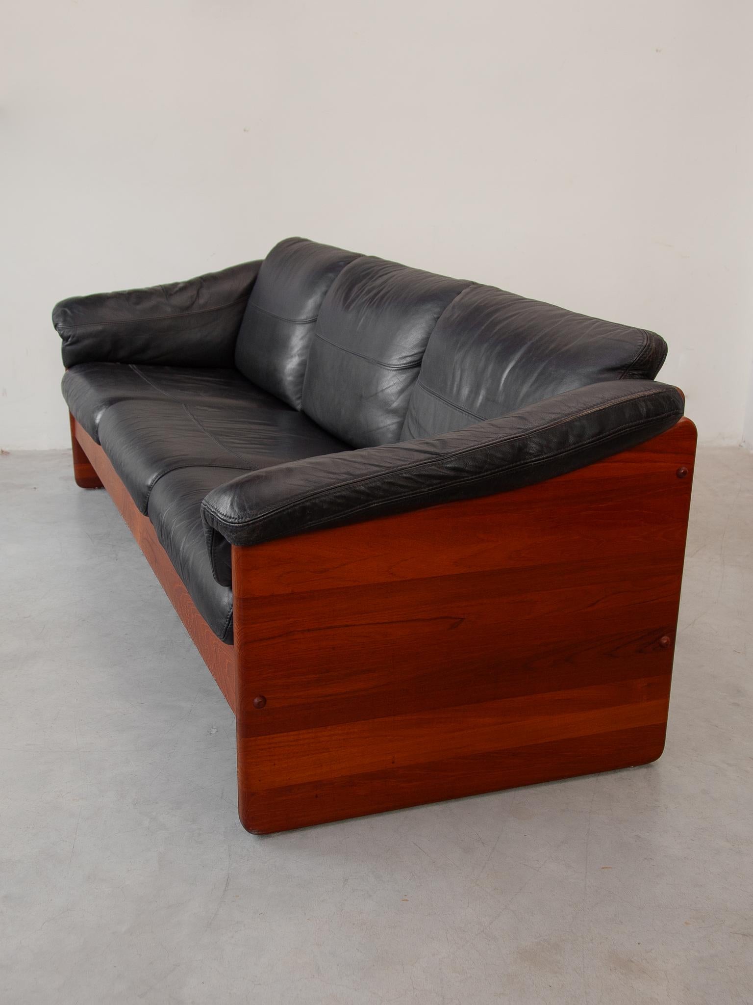 Brutalist Solid Pine and Leather Three Seats Sofa, Denmark, A. Mikael Laursen 1