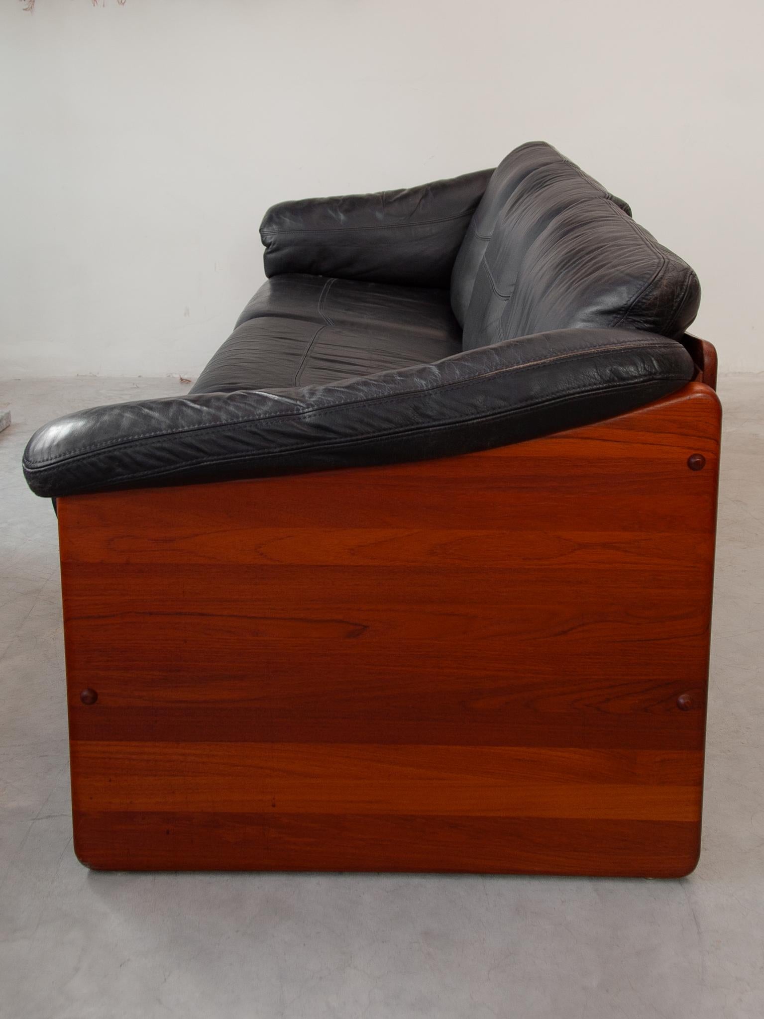 Brutalist Solid Pine and Leather Three Seats Sofa, Denmark, A. Mikael Laursen 2