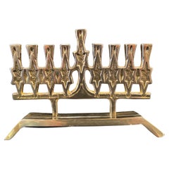 Menorah brutalista in ottone massiccio lucido