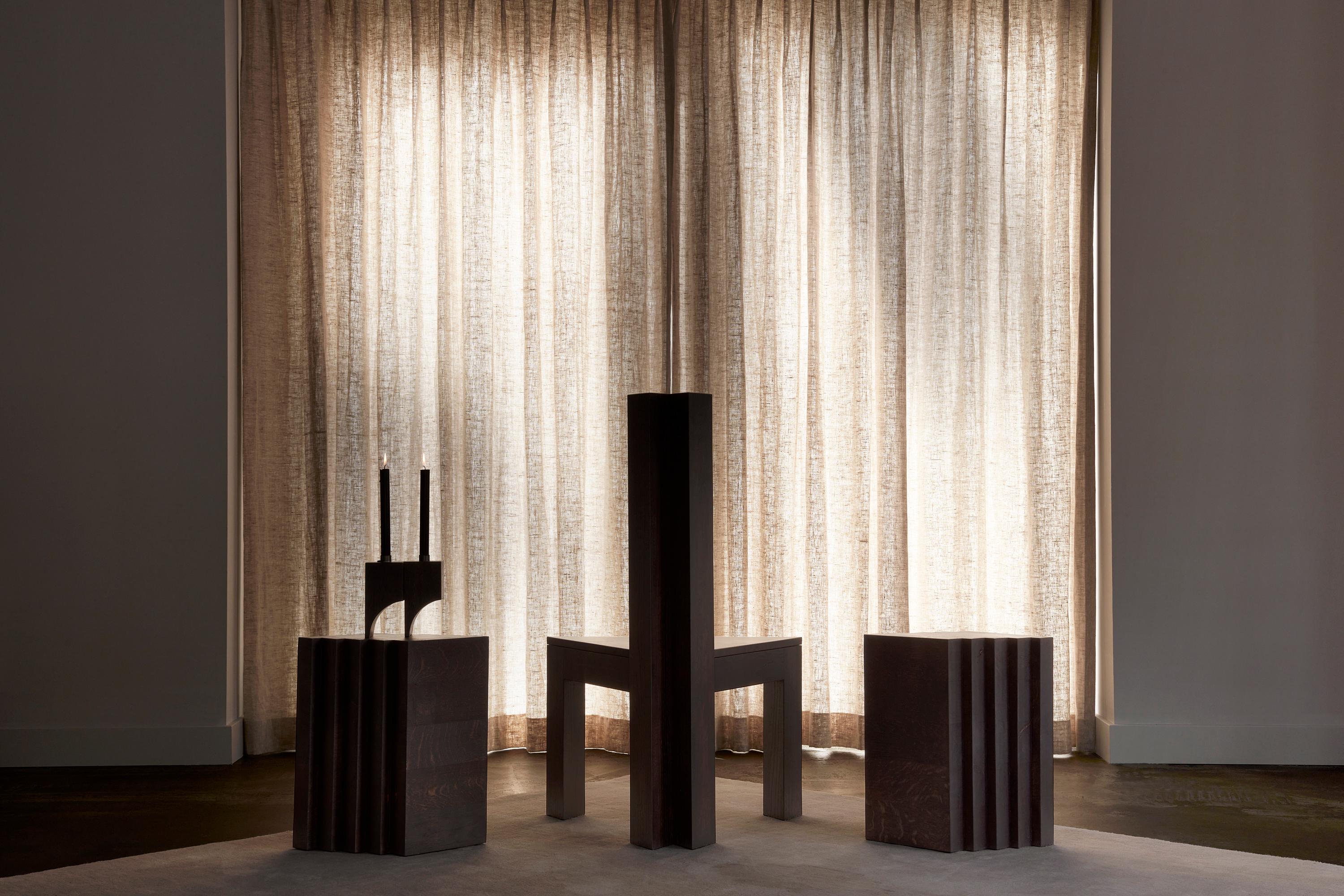 XXIe siècle et contemporain Table d'appoint brutaliste en noyer massif - Cadence by Mokko en vente