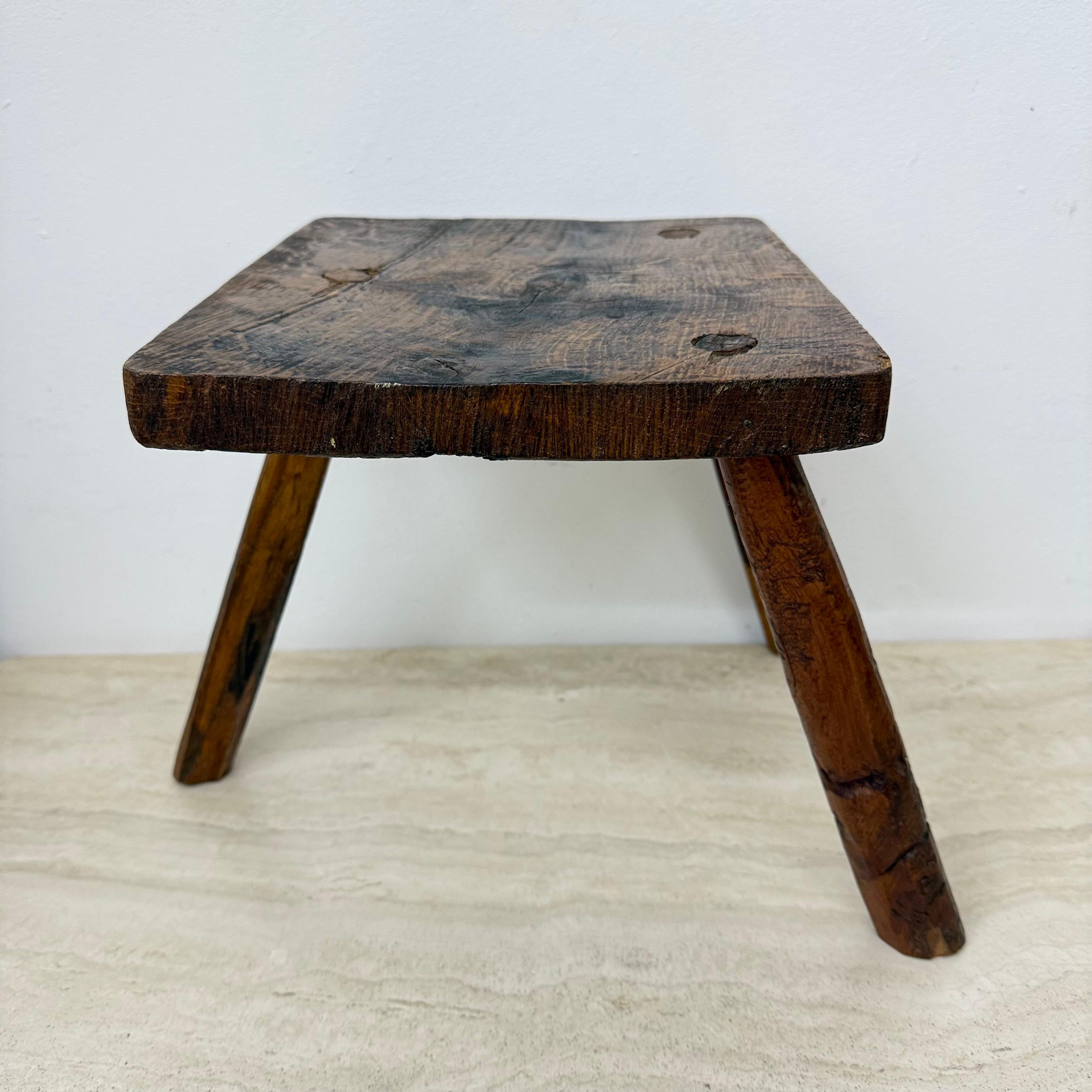 Table d'appoint brutaliste en bois massif, 1970 en vente 4