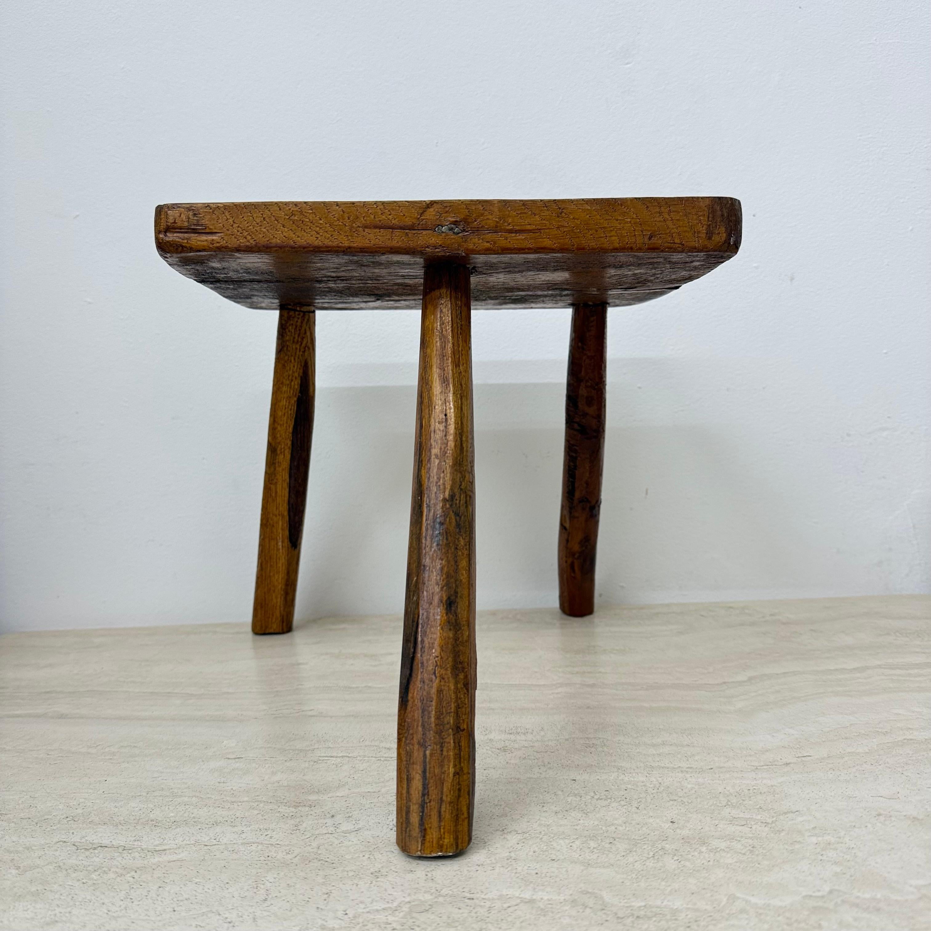 Table d'appoint brutaliste en bois massif, 1970 en vente 6