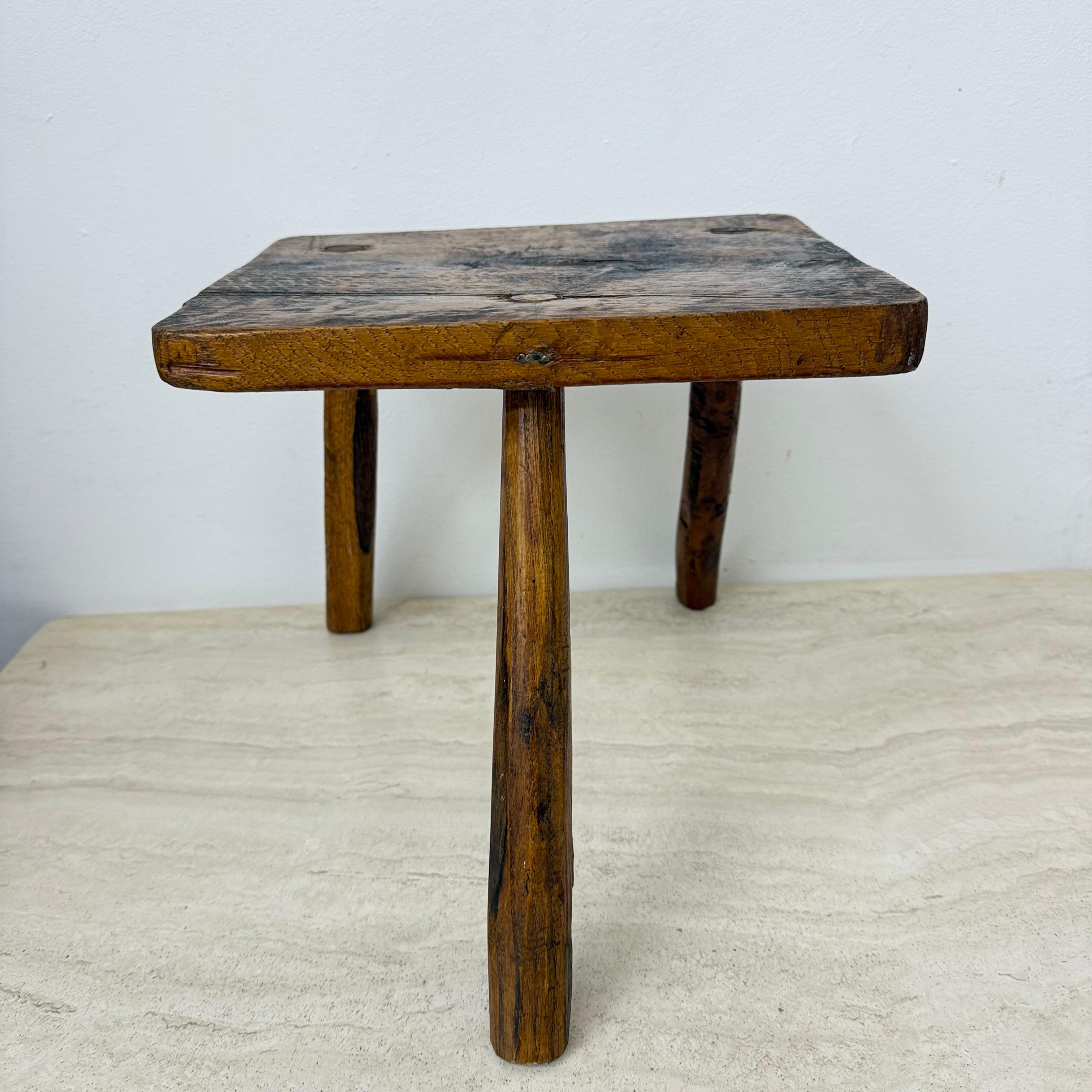 Table d'appoint brutaliste en bois massif, 1970 en vente 7