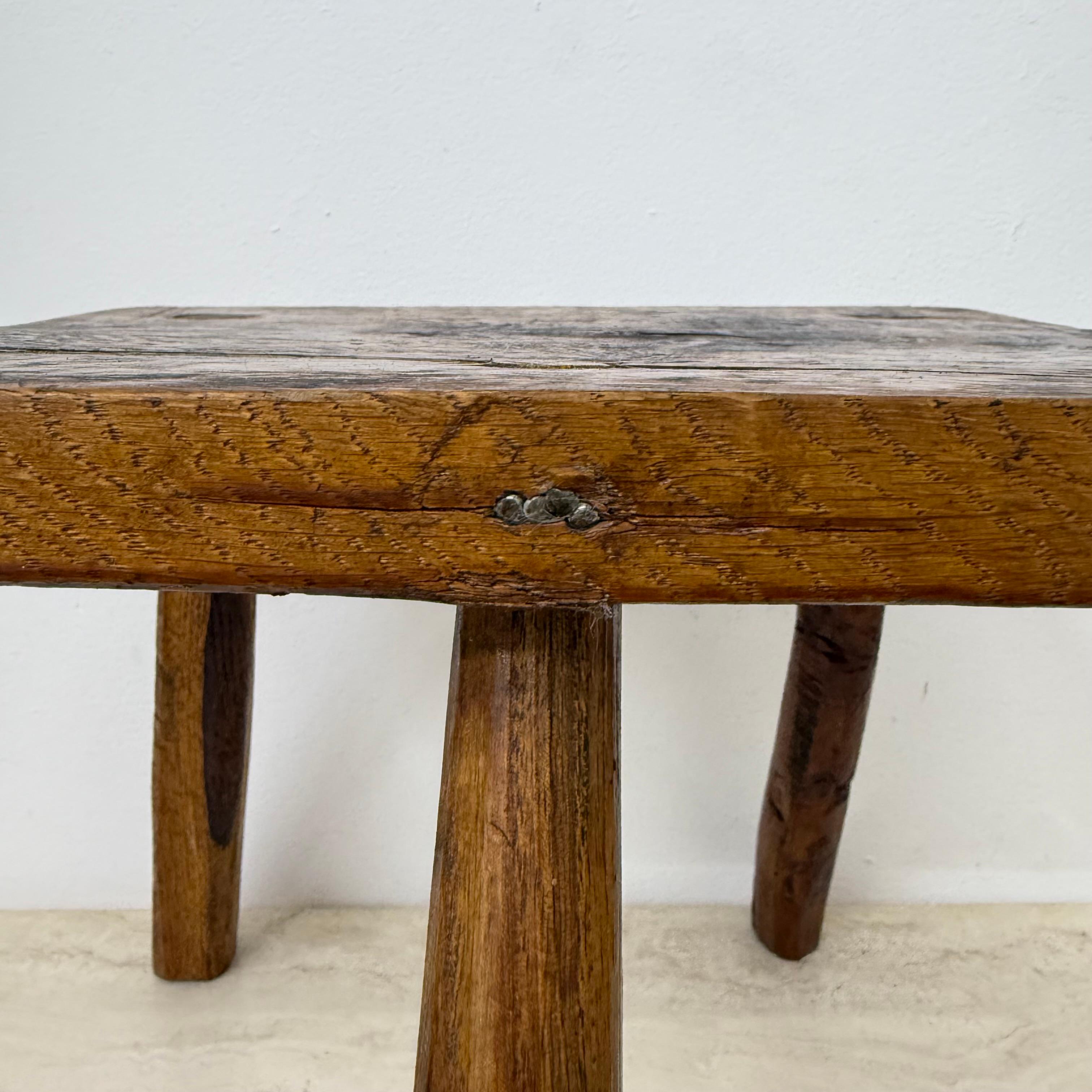 Table d'appoint brutaliste en bois massif, 1970 en vente 8