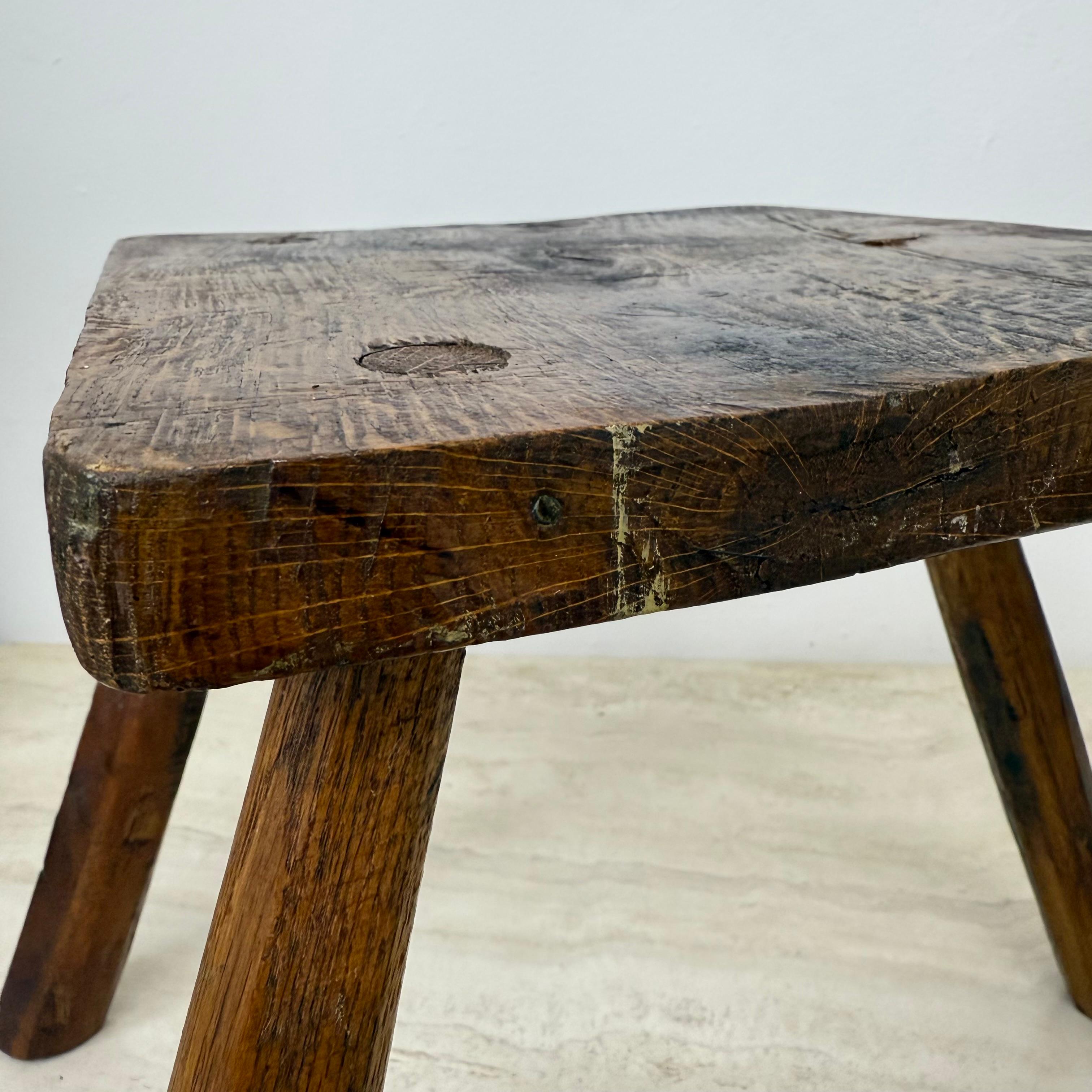Table d'appoint brutaliste en bois massif, 1970 en vente 9