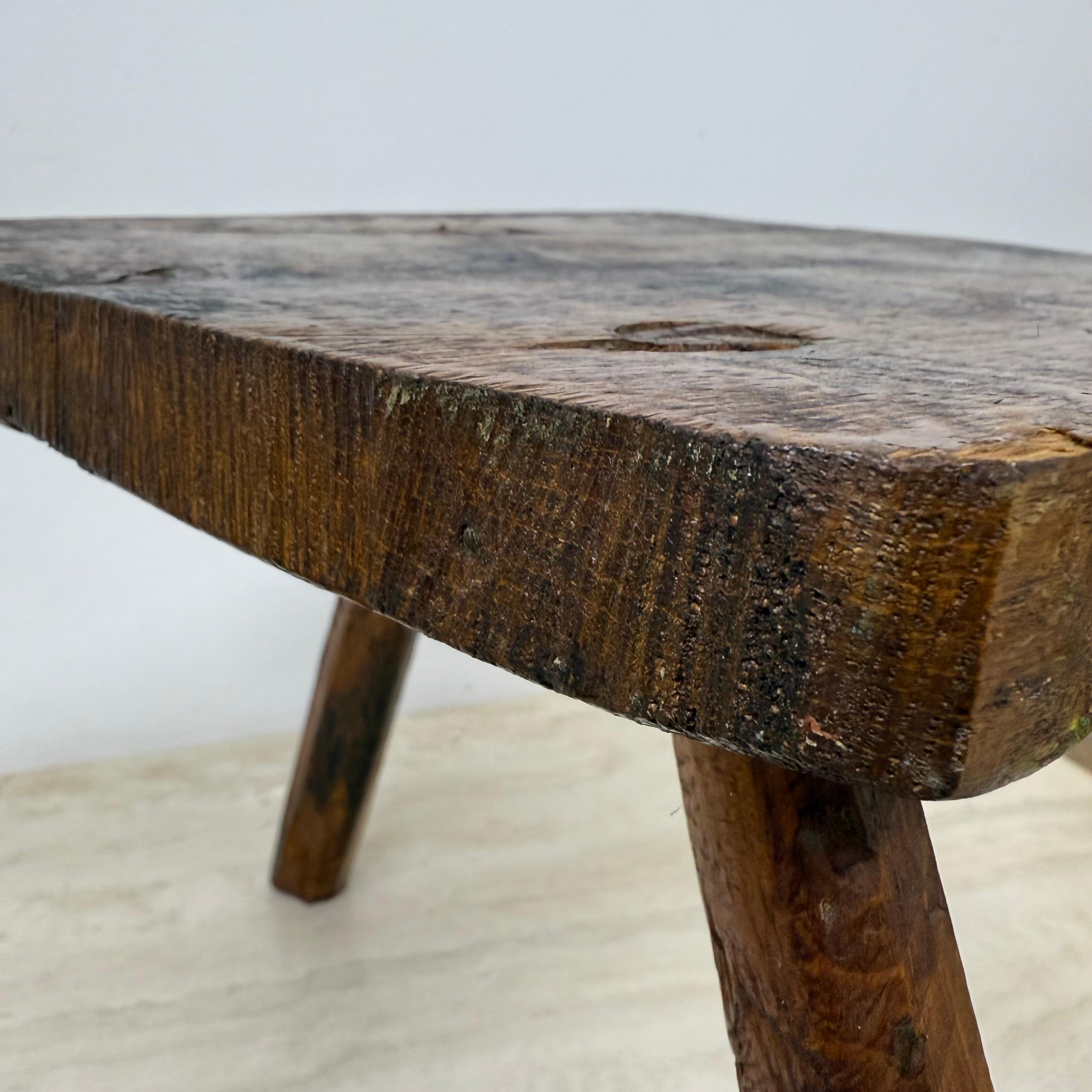Table d'appoint brutaliste en bois massif, 1970 en vente 11