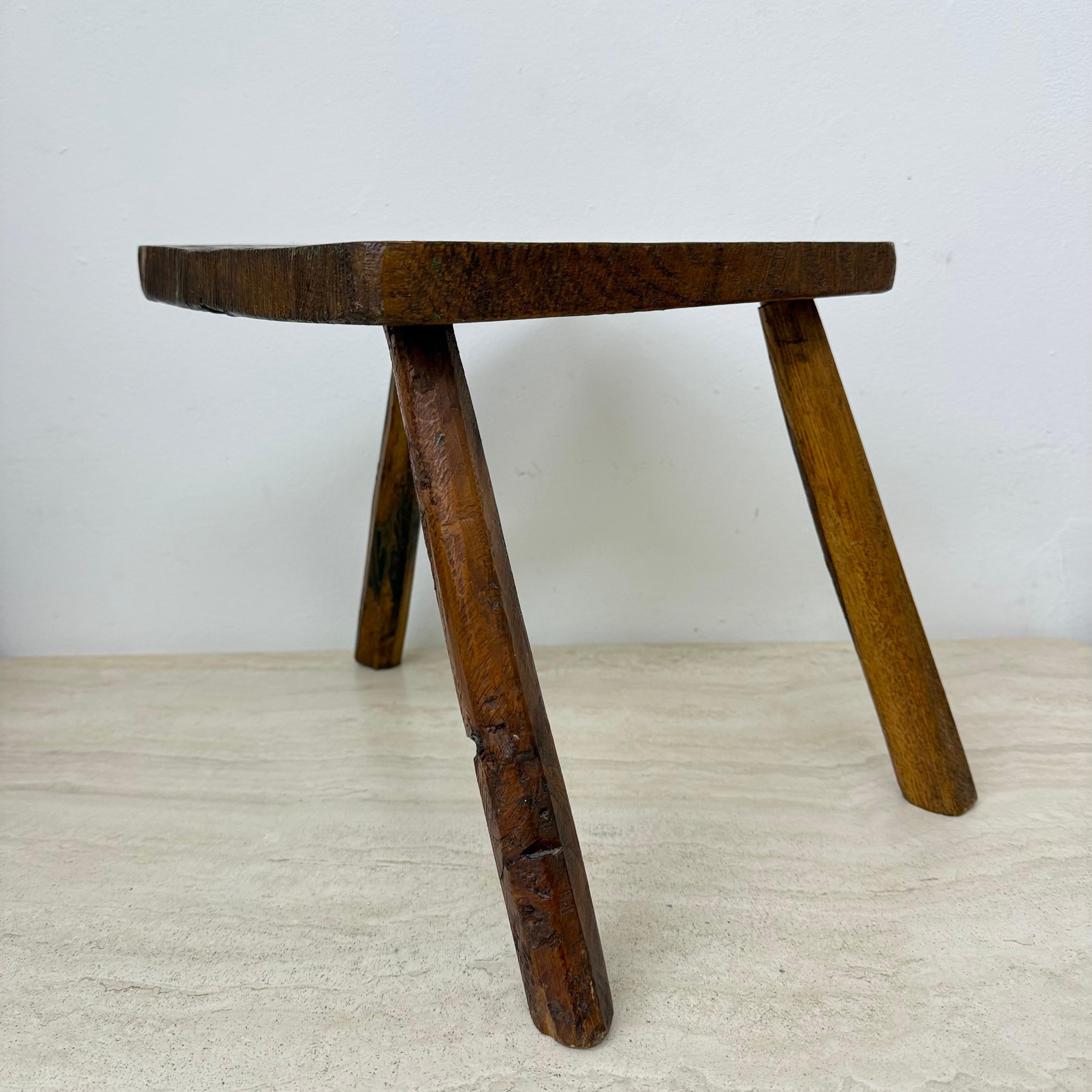 Table d'appoint brutaliste en bois massif, 1970 en vente 13