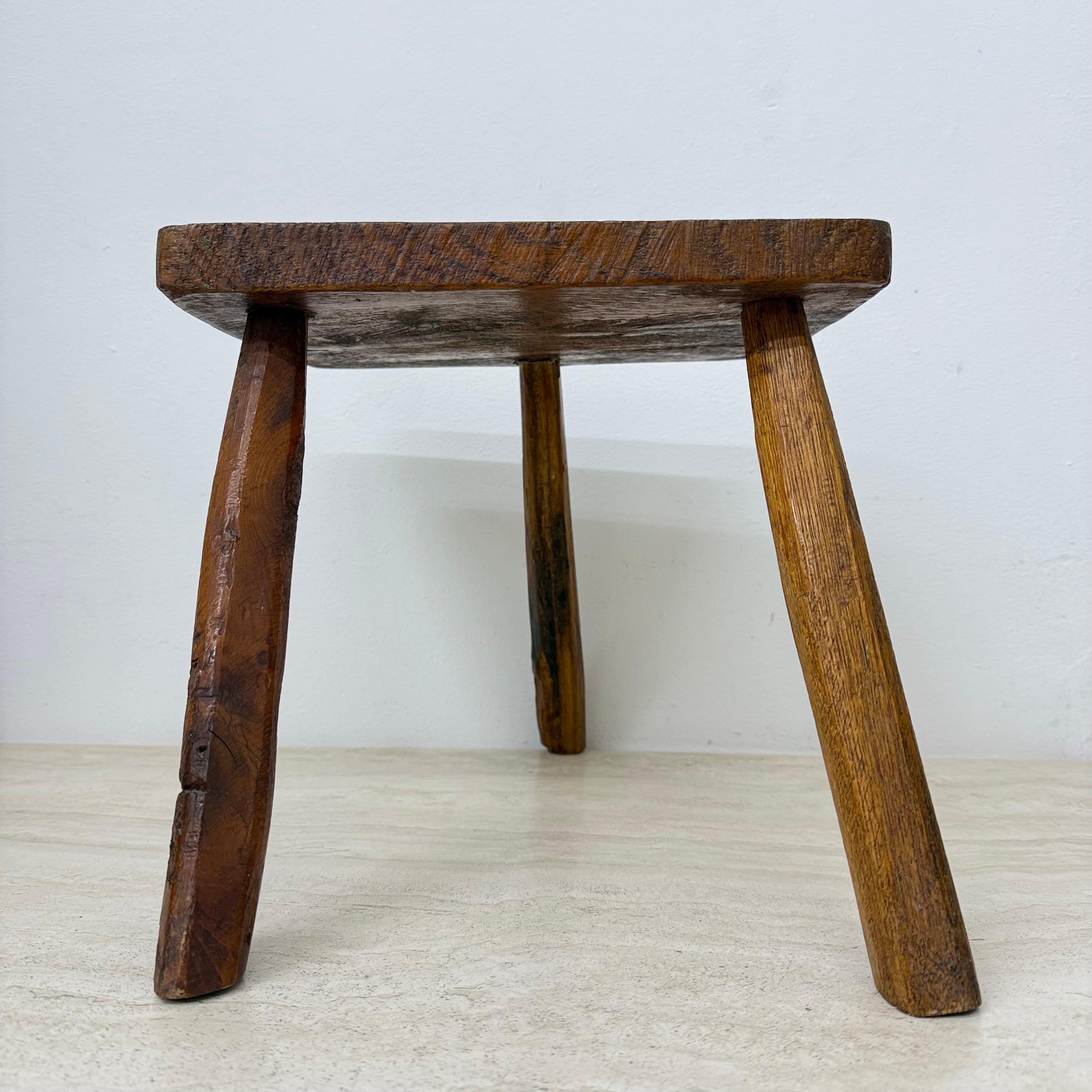 Table d'appoint brutaliste en bois massif, 1970 en vente 14