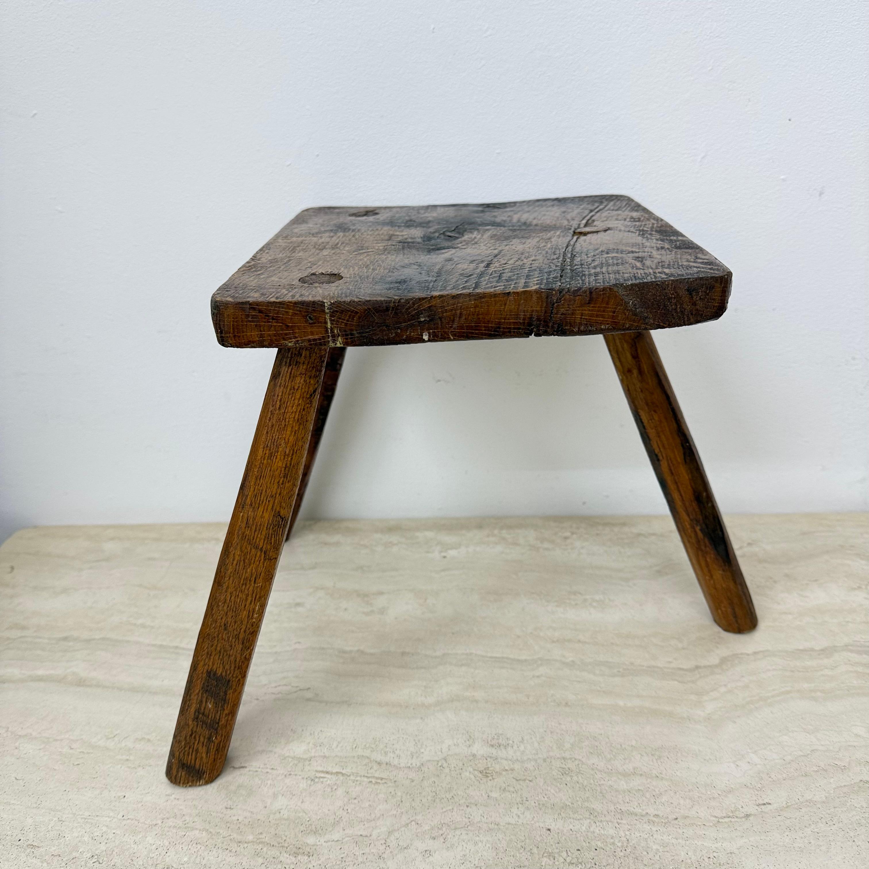 Table d'appoint brutaliste en bois massif, 1970 en vente 1