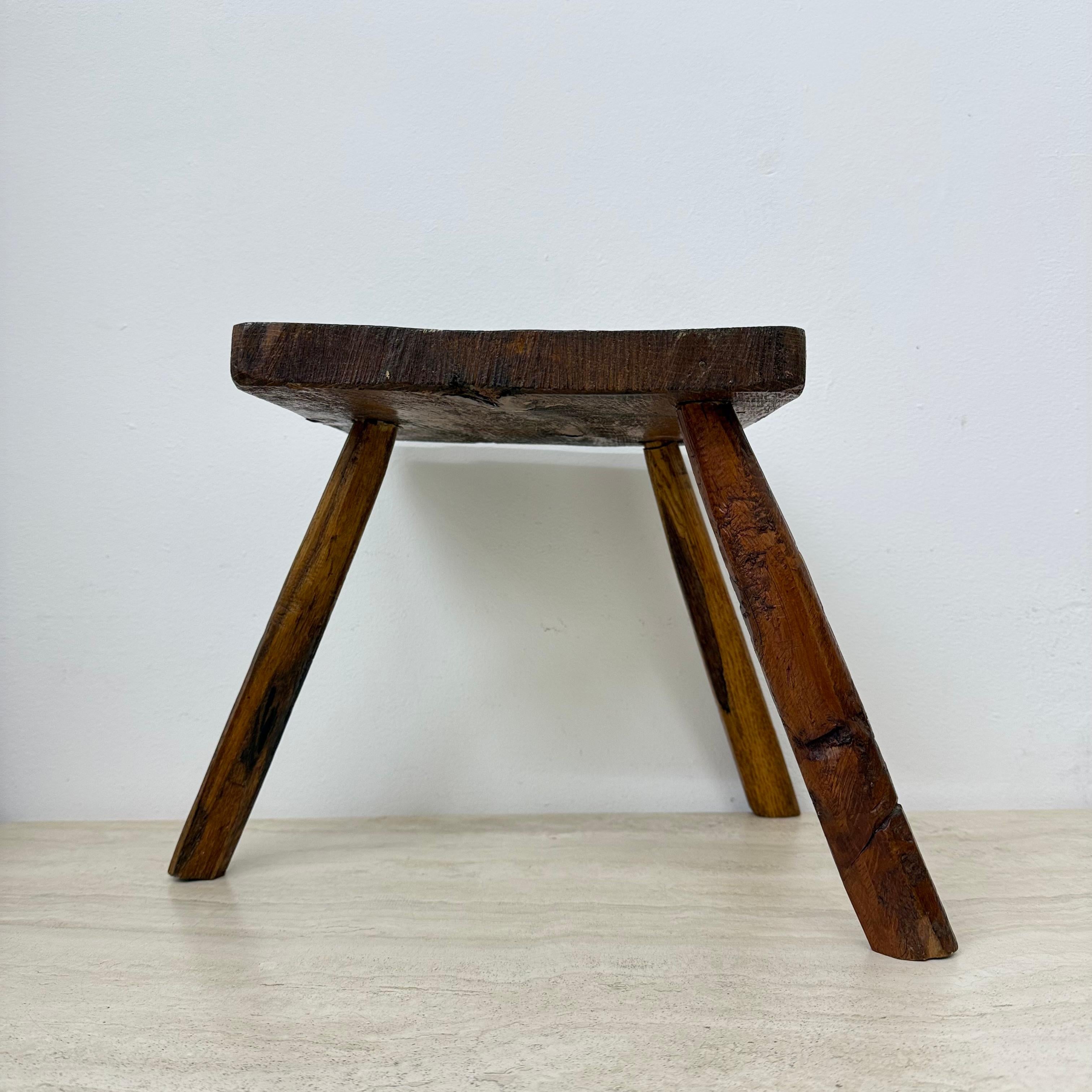 Table d'appoint brutaliste en bois massif, 1970 en vente 3