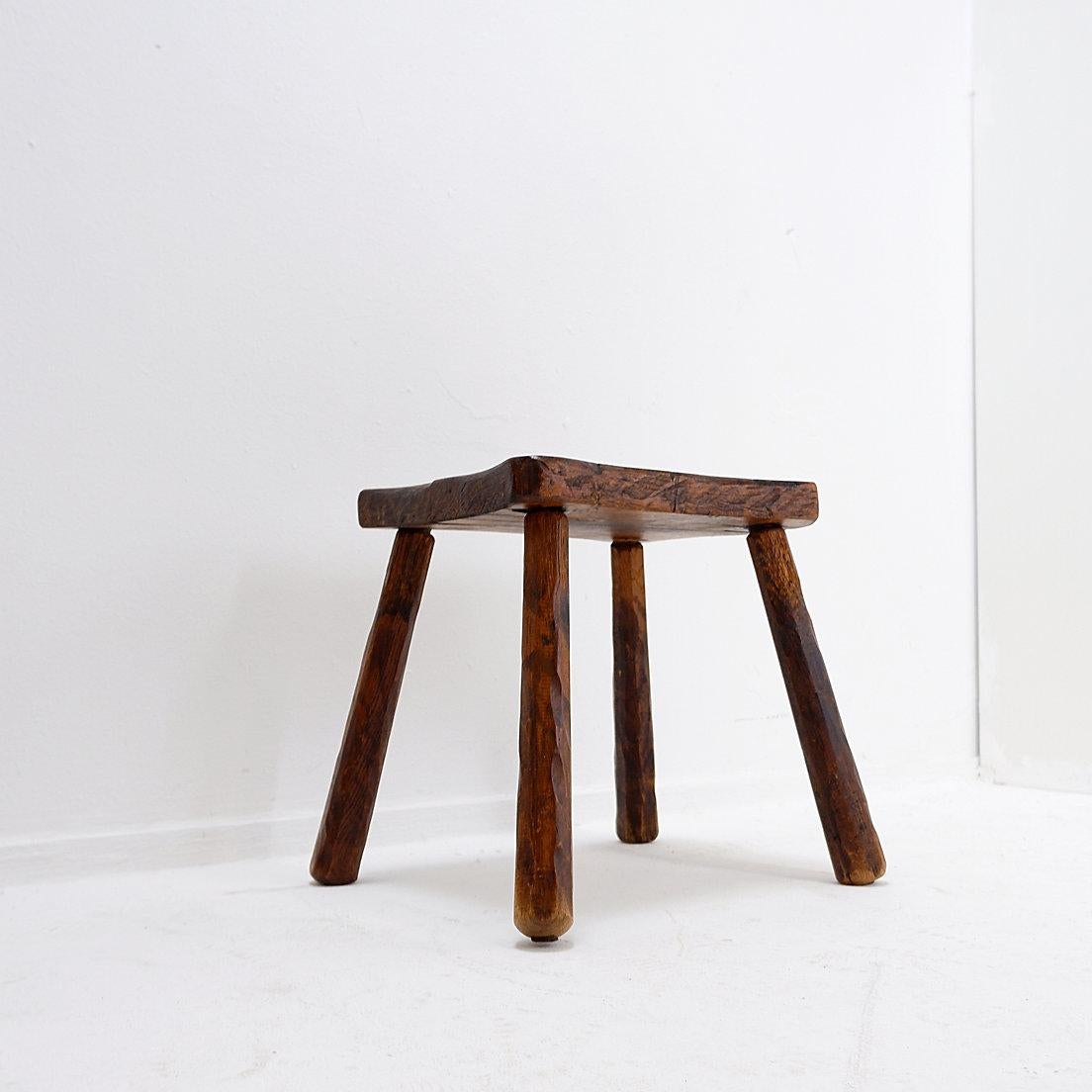 Table d'appoint brutaliste en bois massif en vente 4
