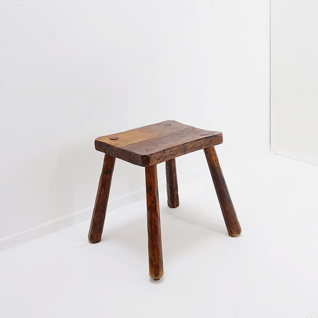 Table d'appoint brutaliste en bois massif Bon état - En vente à Linkebeek, BE