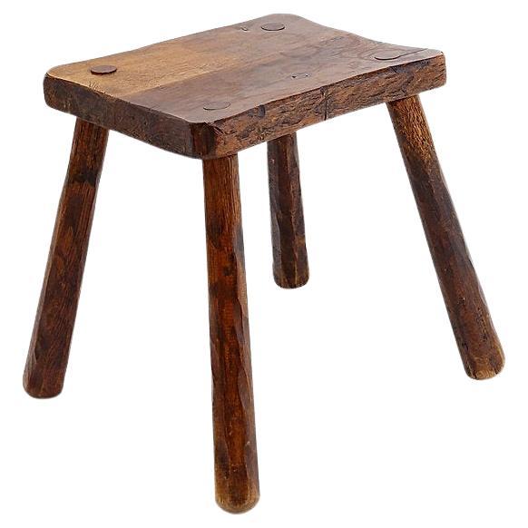Tavolino brutalista in legno massiccio