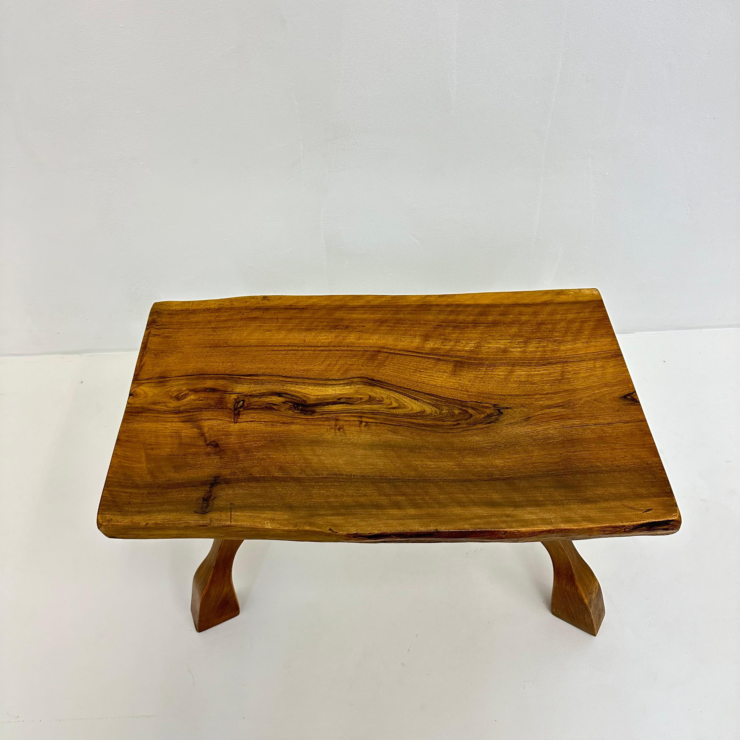 Brutalistischer Beistelltisch aus Massivholz, 1970er Jahre im Angebot 5