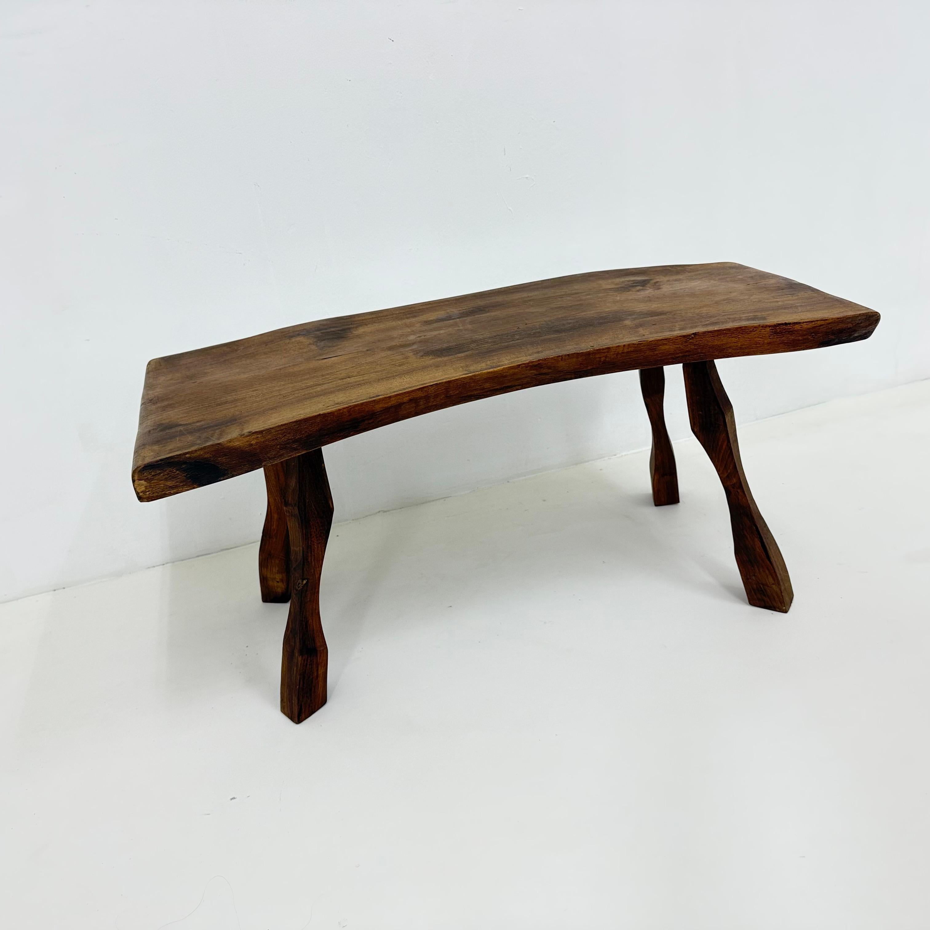 Table d'appoint brutaliste en bois massif, années 1970 en vente 6
