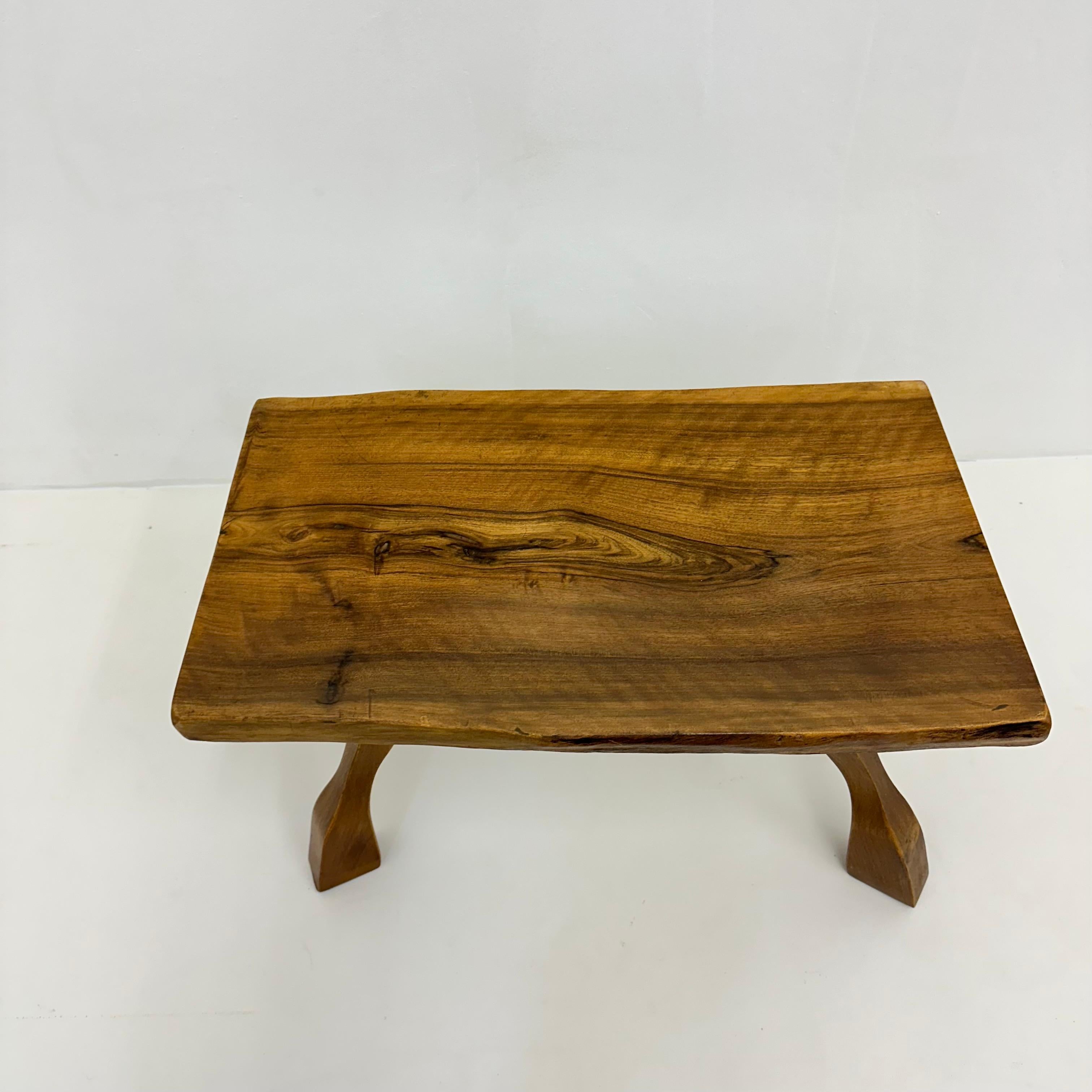 Brutalistischer Beistelltisch aus Massivholz, 1970er Jahre im Angebot 6
