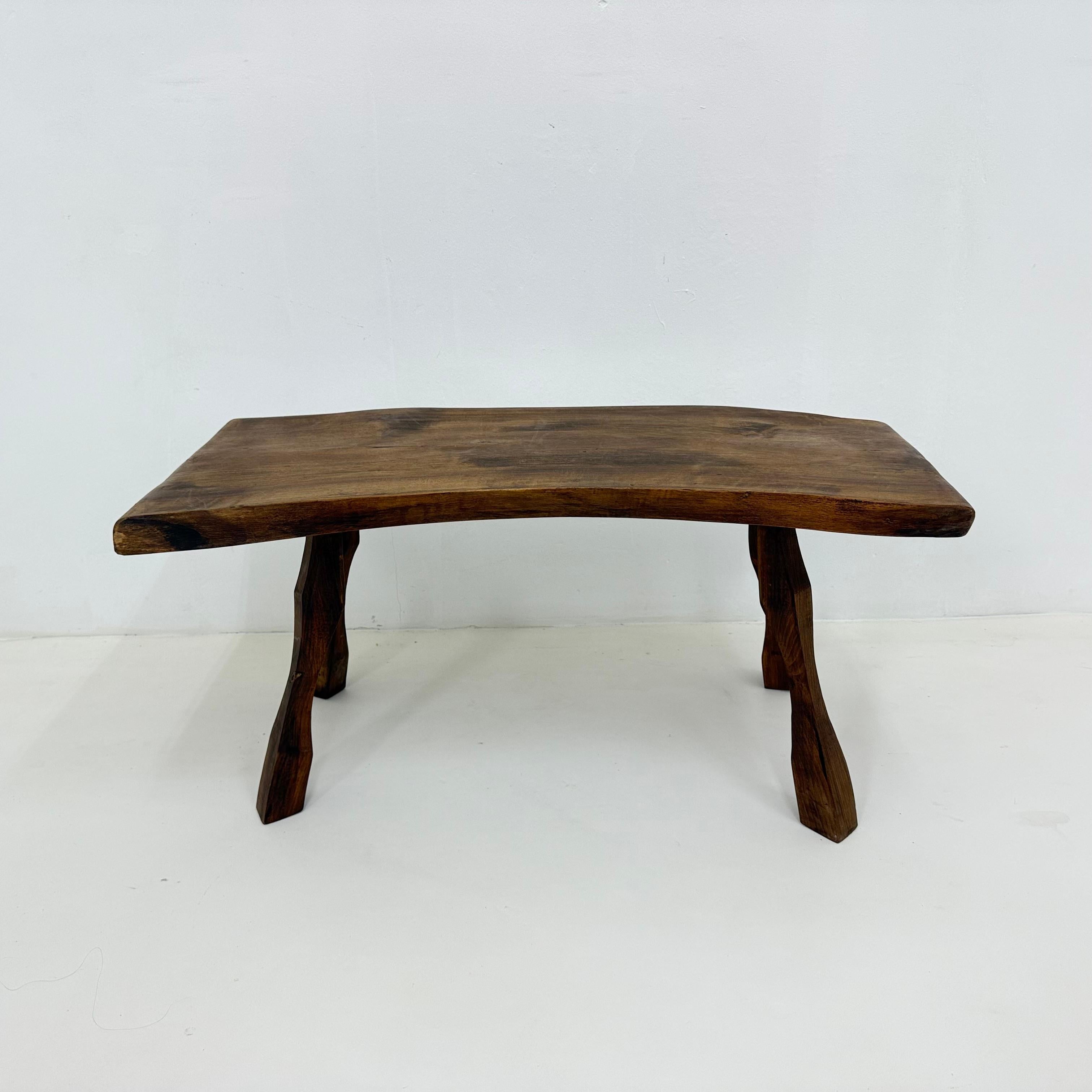 Table d'appoint brutaliste en bois massif, années 1970 en vente 7