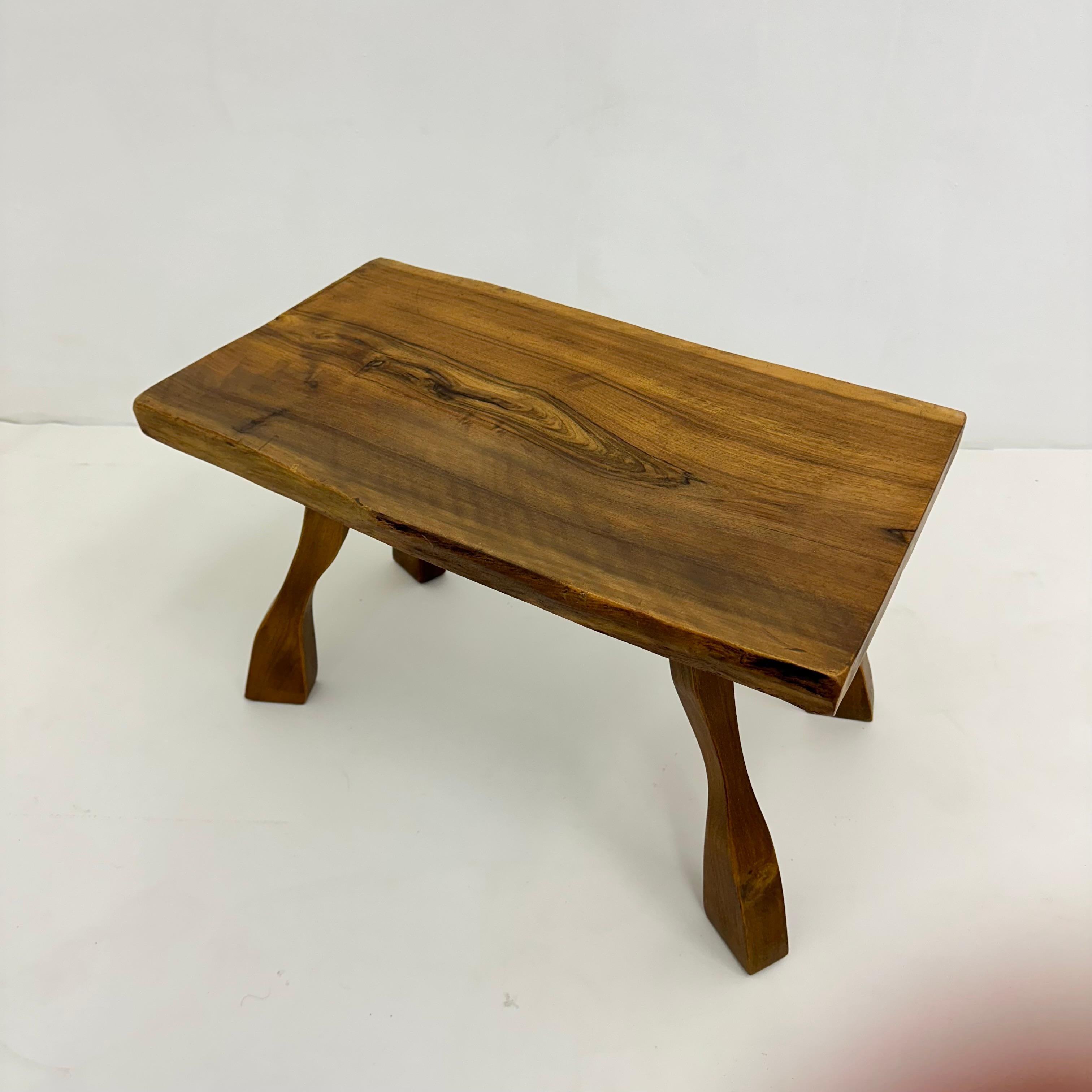 Brutalistischer Beistelltisch aus Massivholz, 1970er Jahre im Angebot 7