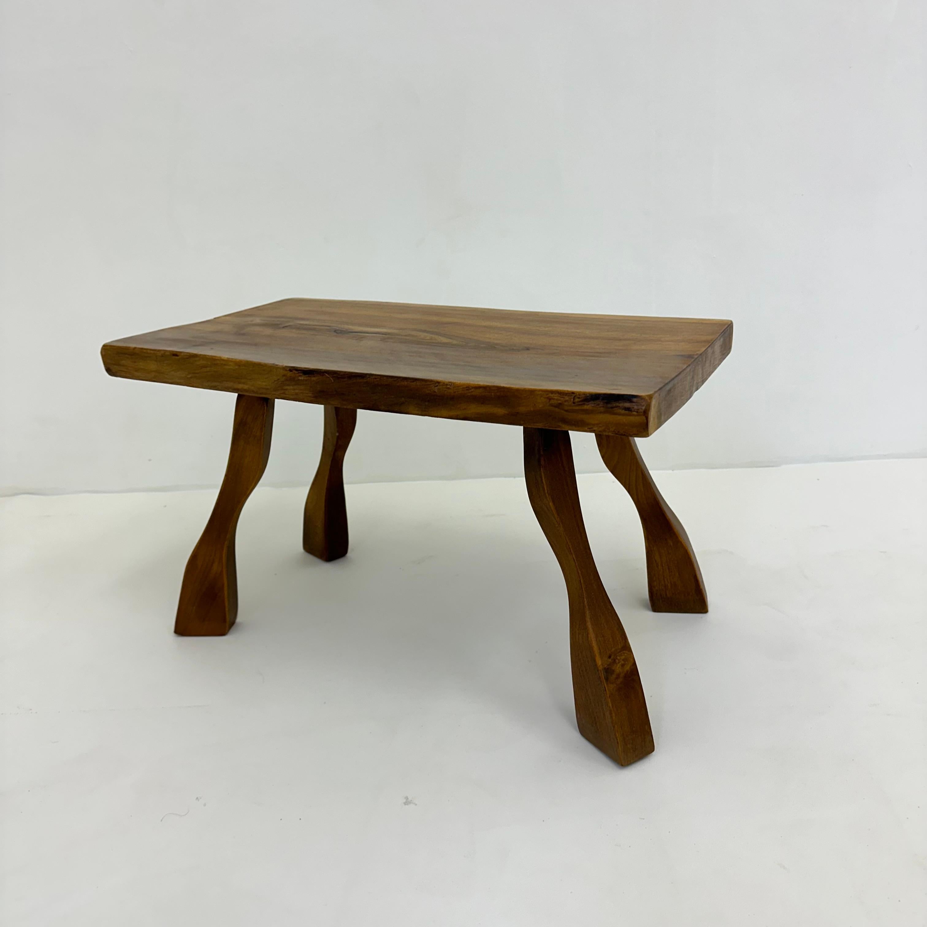 Brutalistischer Beistelltisch aus Massivholz, 1970er Jahre im Angebot 8