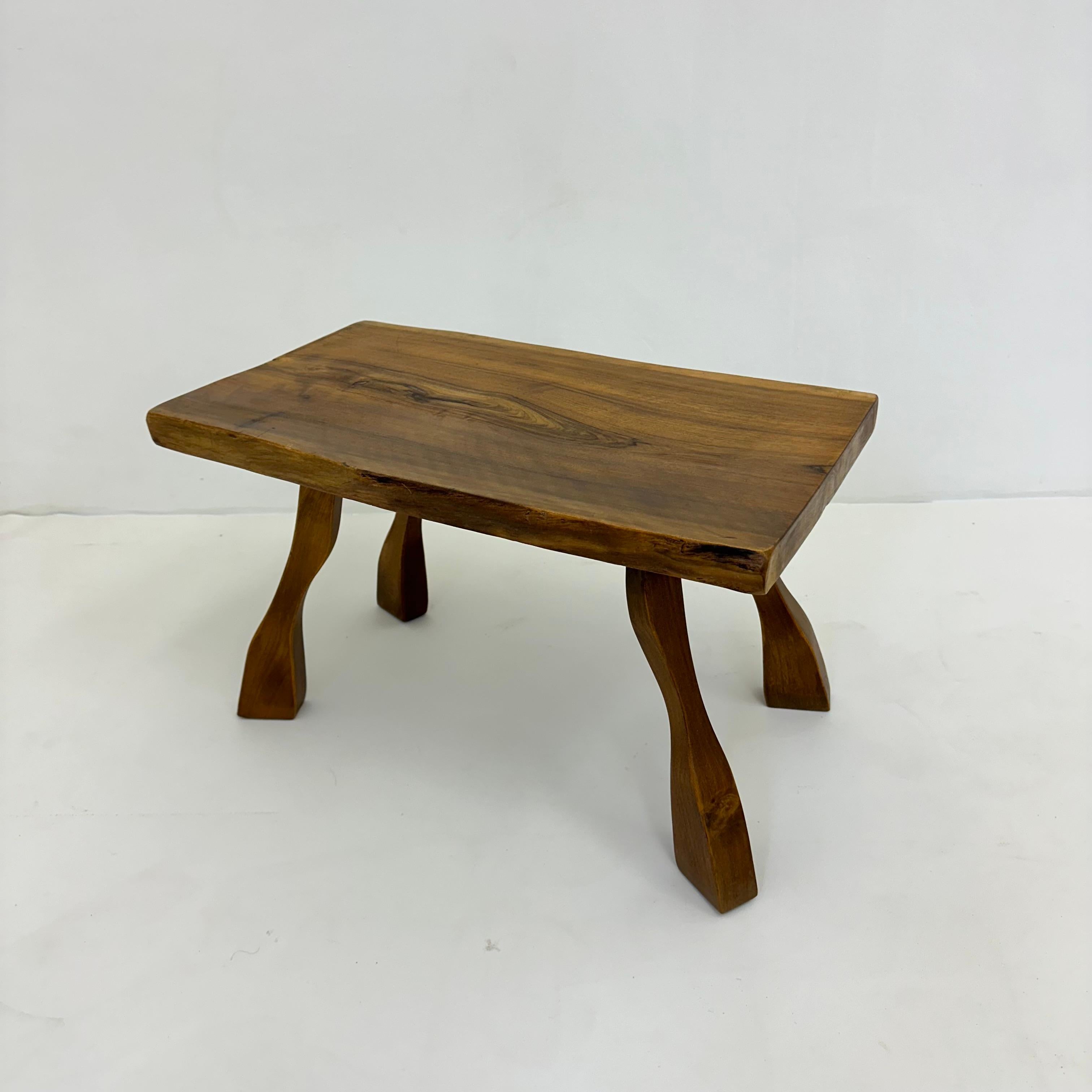 Brutalistischer Beistelltisch aus Massivholz, 1970er Jahre im Angebot 9