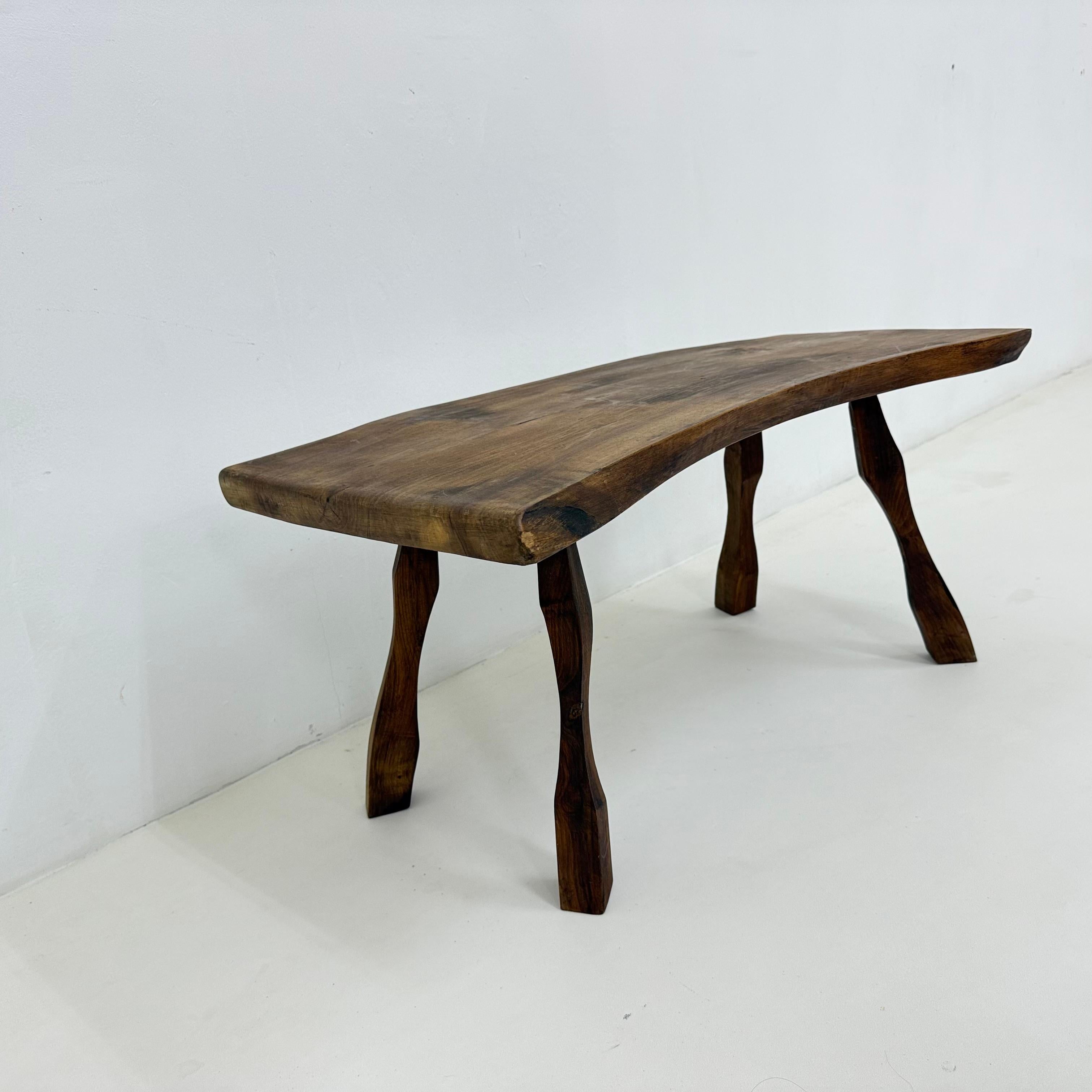 Table d'appoint brutaliste en bois massif, années 1970 en vente 11