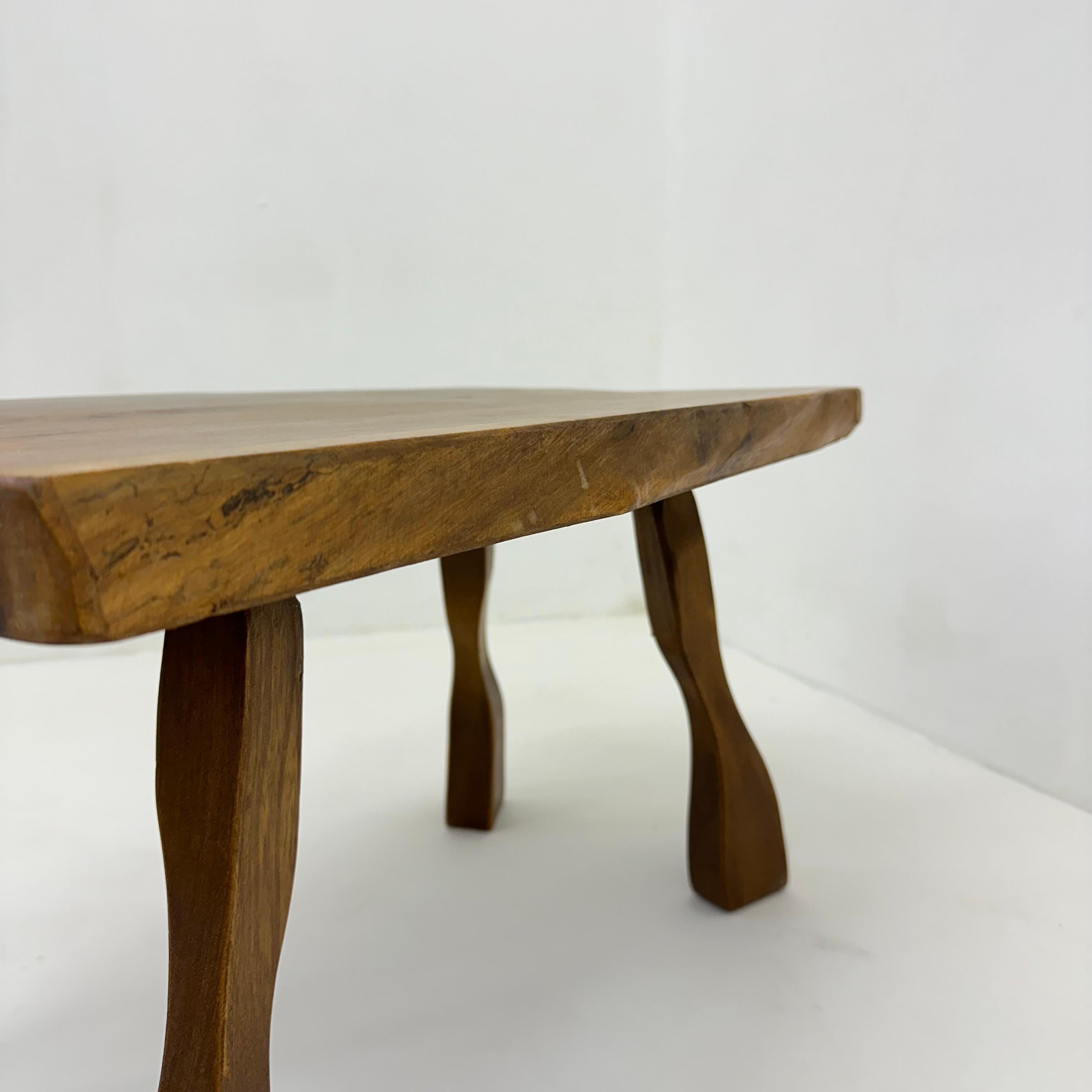 Brutalistischer Beistelltisch aus Massivholz, 1970er Jahre im Angebot 11
