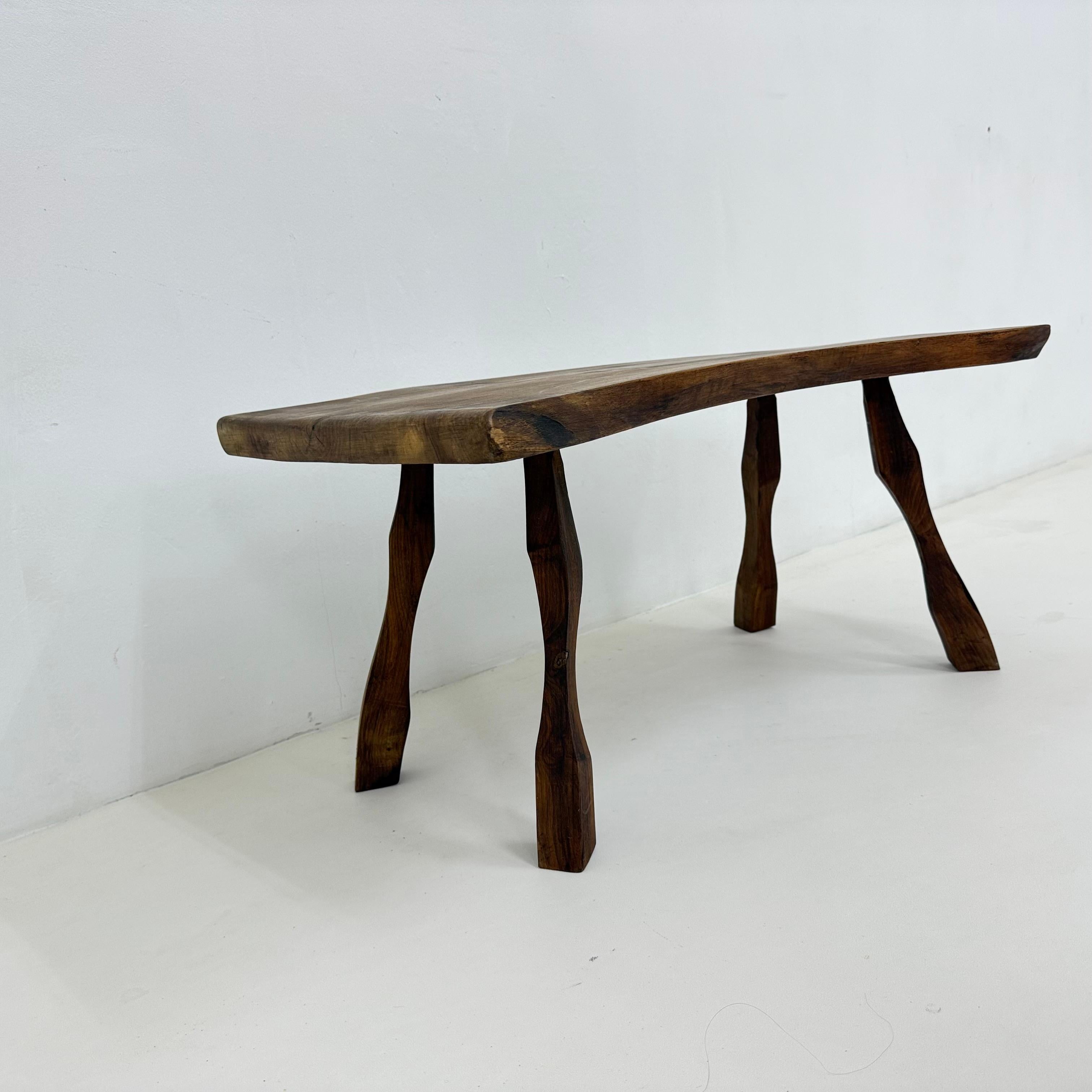 Table d'appoint brutaliste en bois massif, années 1970 en vente 12