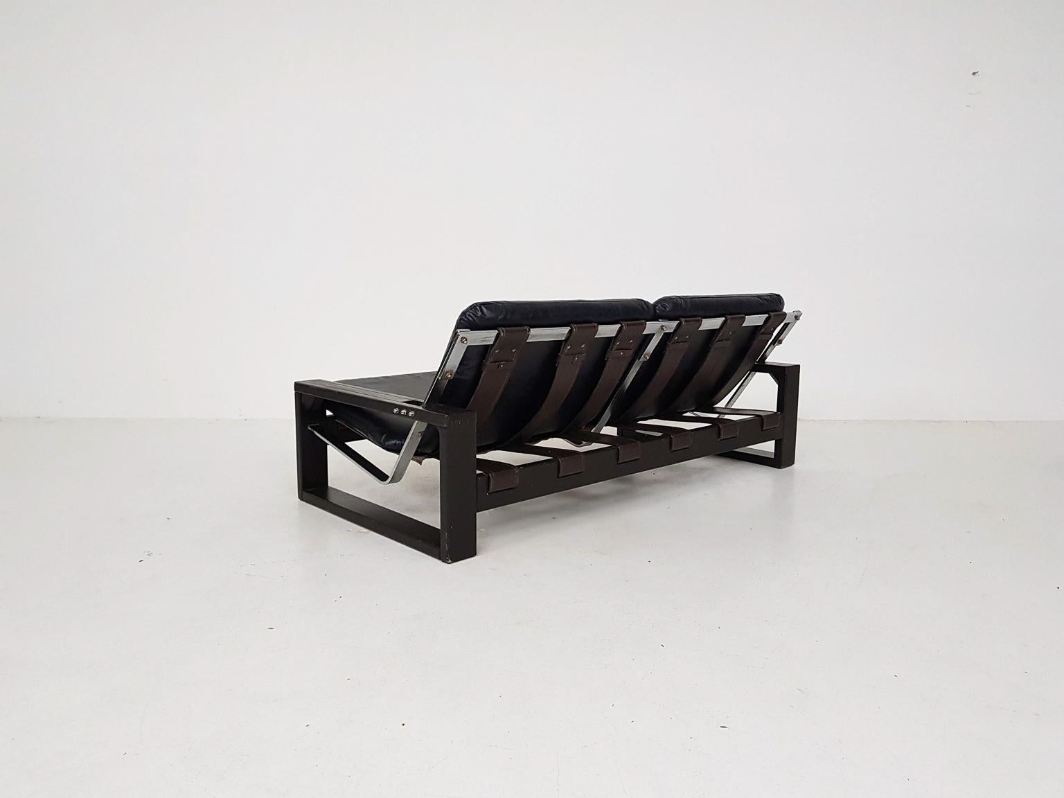 Brutalist Sonja Wasseur Leather and Oak Two-Seat Sofa, The Netherlands, 1970s 4