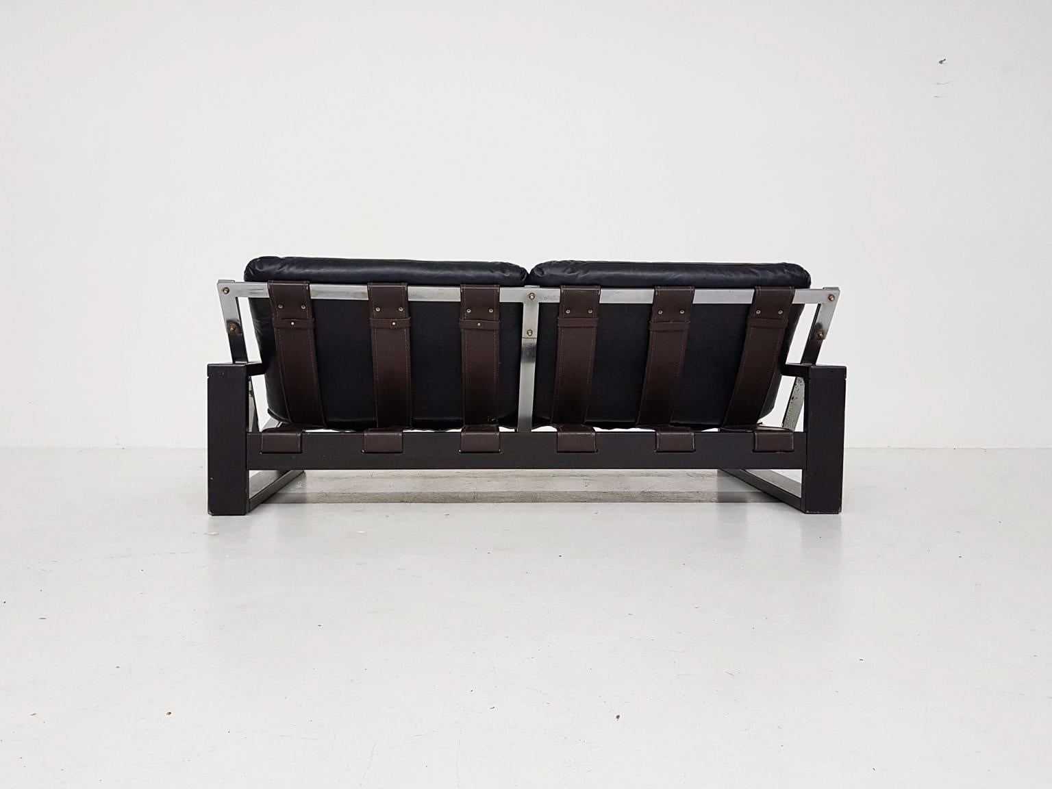 Brutalist Sonja Wasseur Leather and Oak Two-Seat Sofa, The Netherlands, 1970s 5