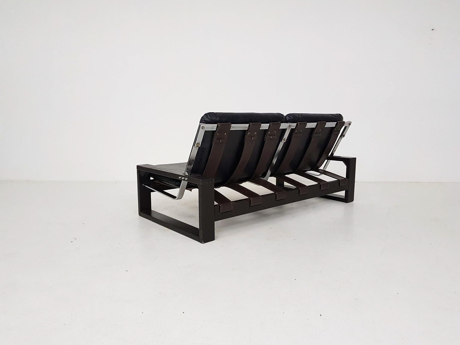 Brutalist Sonja Wasseur Leather and Oak Two-Seat Sofa, The Netherlands, 1970s 3