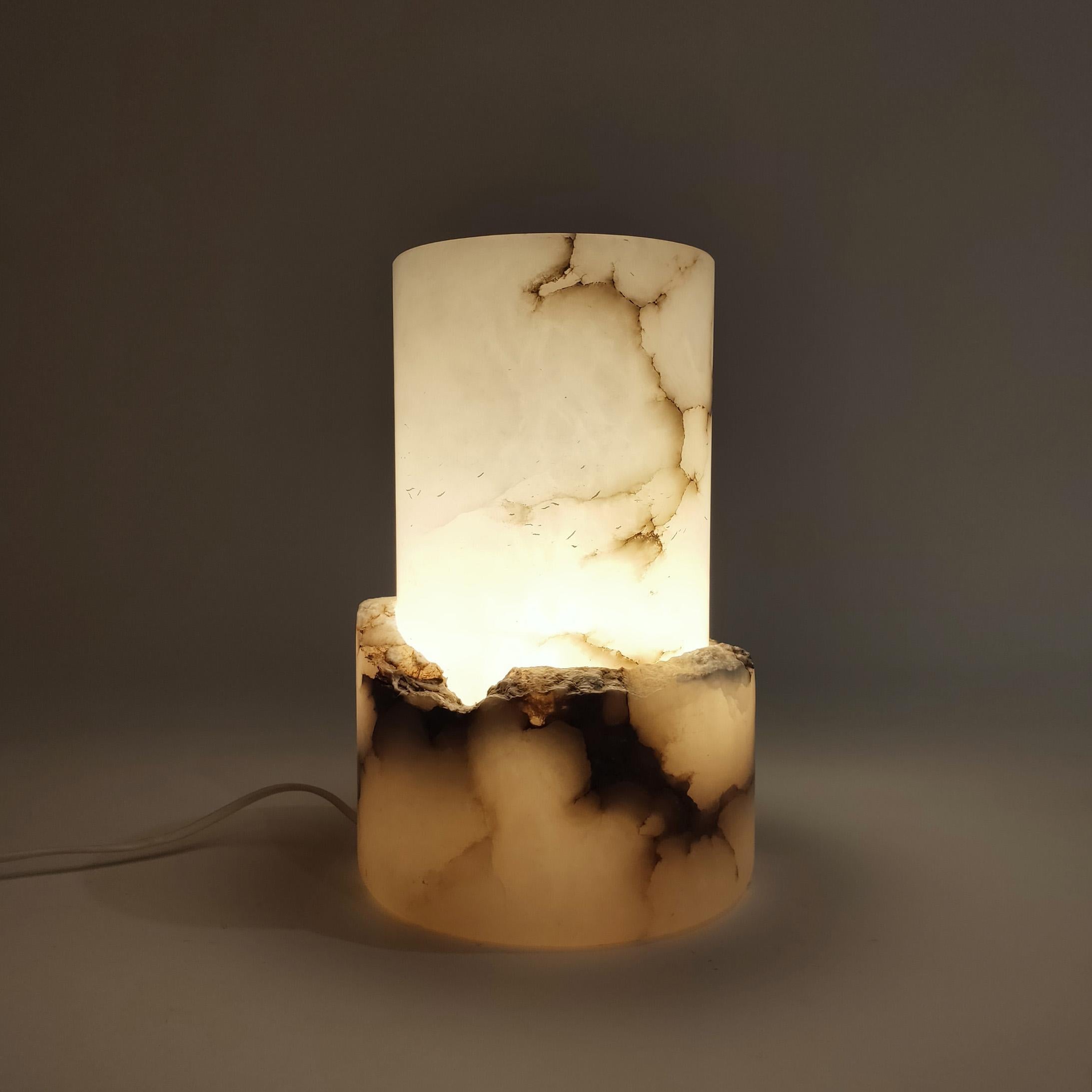 Brutalist Spaceage alabaster table lamp in the style of Eclipsi, Spain, 1970 In Excellent Condition For Sale In SANT ADRIÀ DE BESÒS, ES