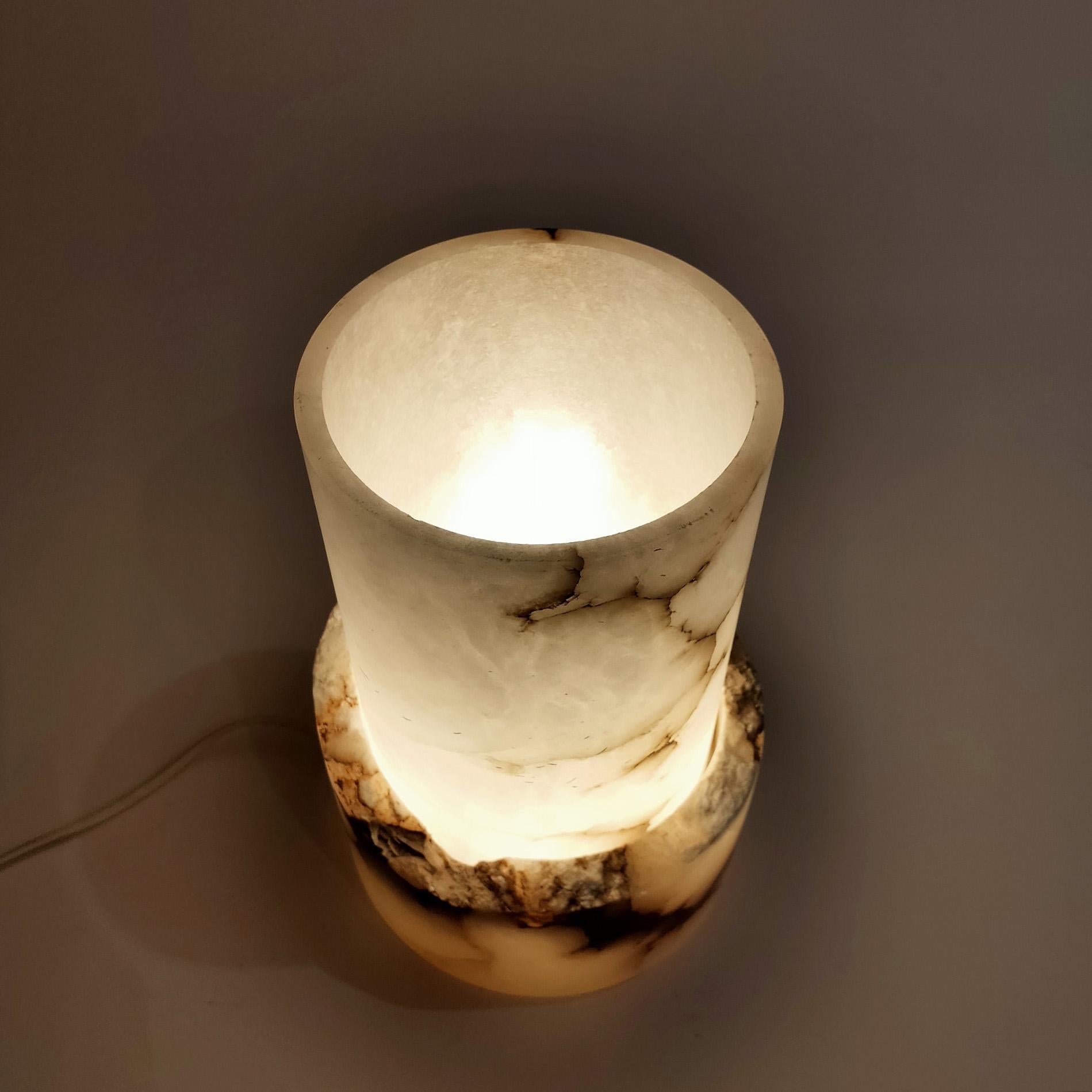 Late 20th Century Brutalist Spaceage alabaster table lamp in the style of Eclipsi, Spain, 1970 For Sale
