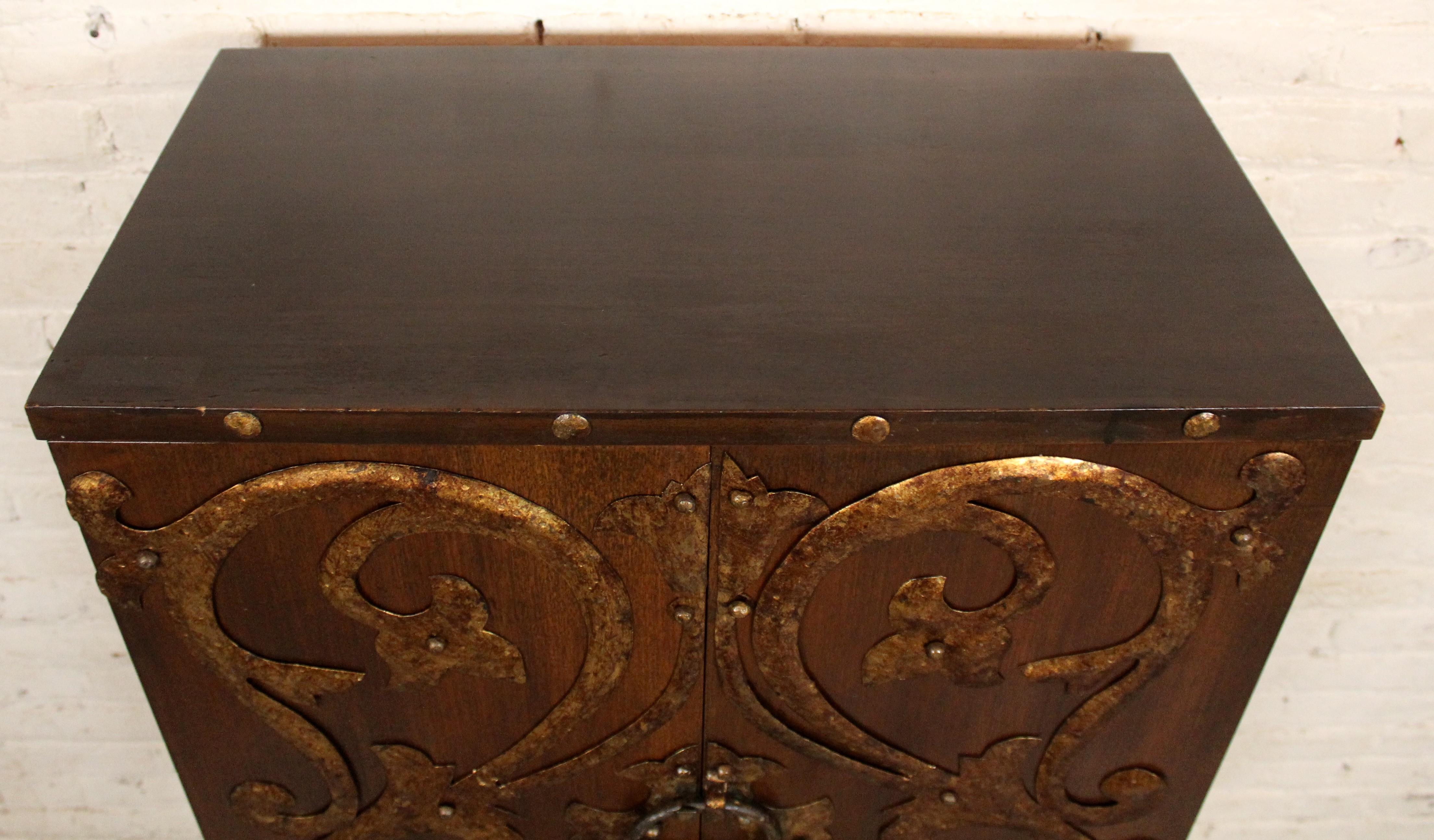 Brutalistischer spanischer Barschrank im Angebot 6