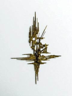 Crucifix brutaliste en laiton espagnol inspiré du « Christ » de Dalí, 1970