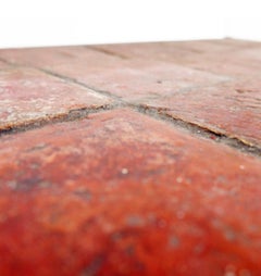 Mesa baja española brutalista de hierro y azulejos - circa años 20