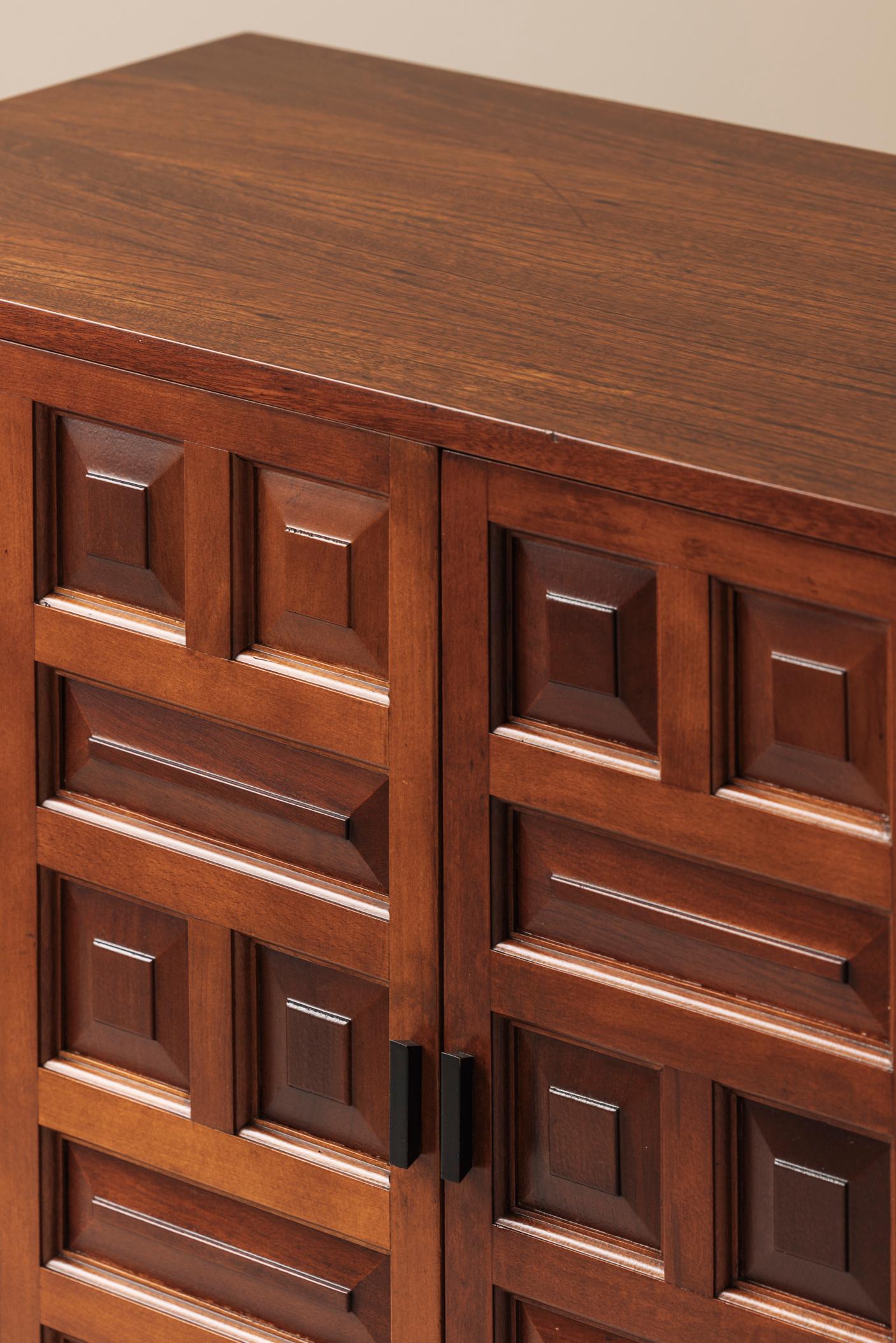 Brutalistisches spanisches Sideboard mit grafischen Türen, 1970er Jahre. im Angebot 4