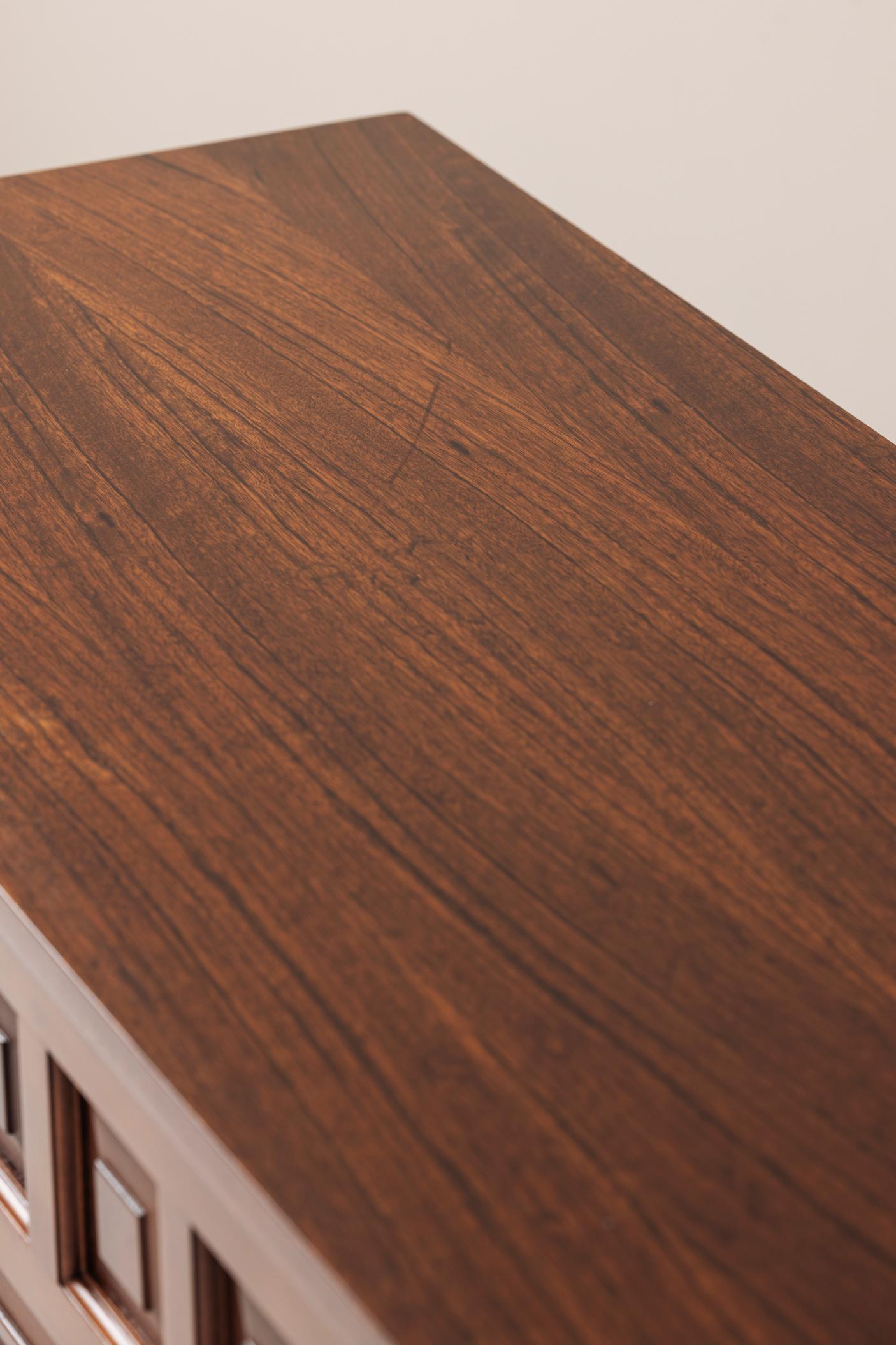Brutalistisches spanisches Sideboard mit grafischen Türen, 1970er Jahre. im Angebot 5