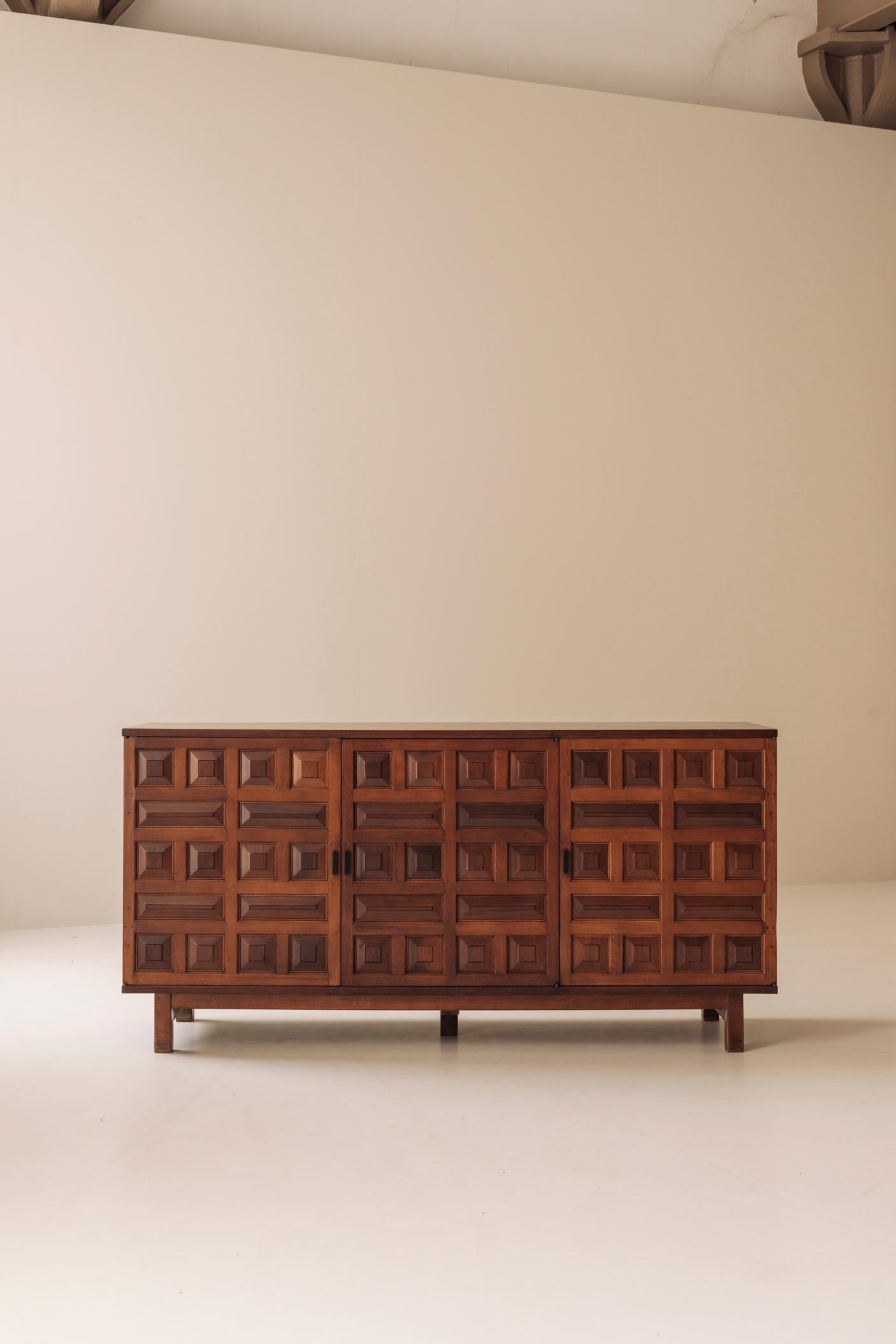 Brutalistisches spanisches Sideboard mit grafischen Türen, 1970er Jahre. im Angebot 8