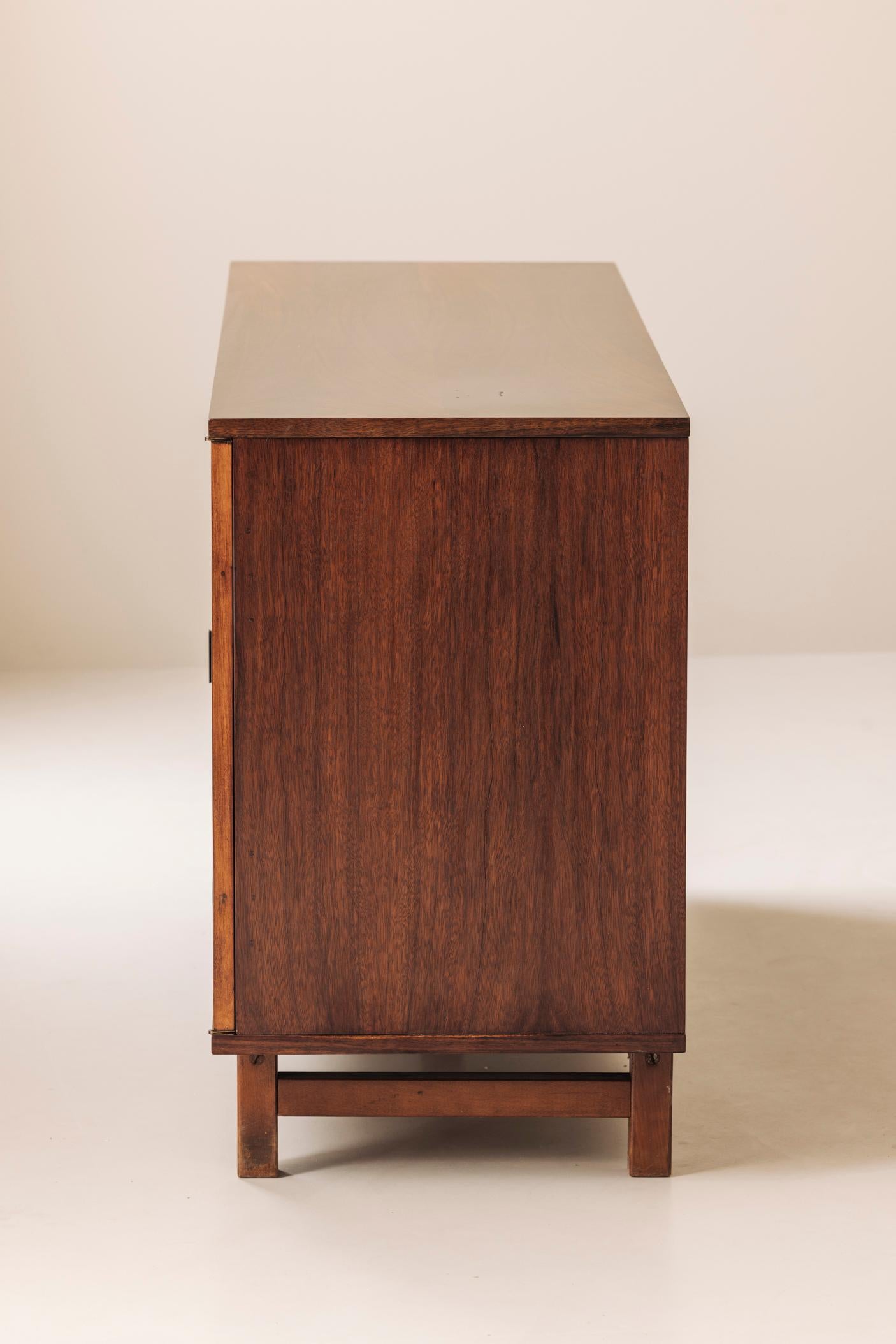 Brutalistisches spanisches Sideboard mit grafischen Türen, 1970er Jahre. im Angebot 9
